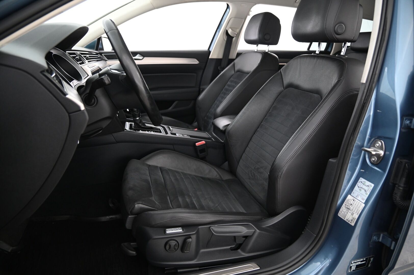 Volkswagen Passat 2015 Variant Highline 2,0 TDI Biturbo 176 kW (240 hv) *Webasto / Acc / Tuulilasin lämmitin / Ergo / Koukku - Fiksusti huollettu ja kalliit rempat tehty! 