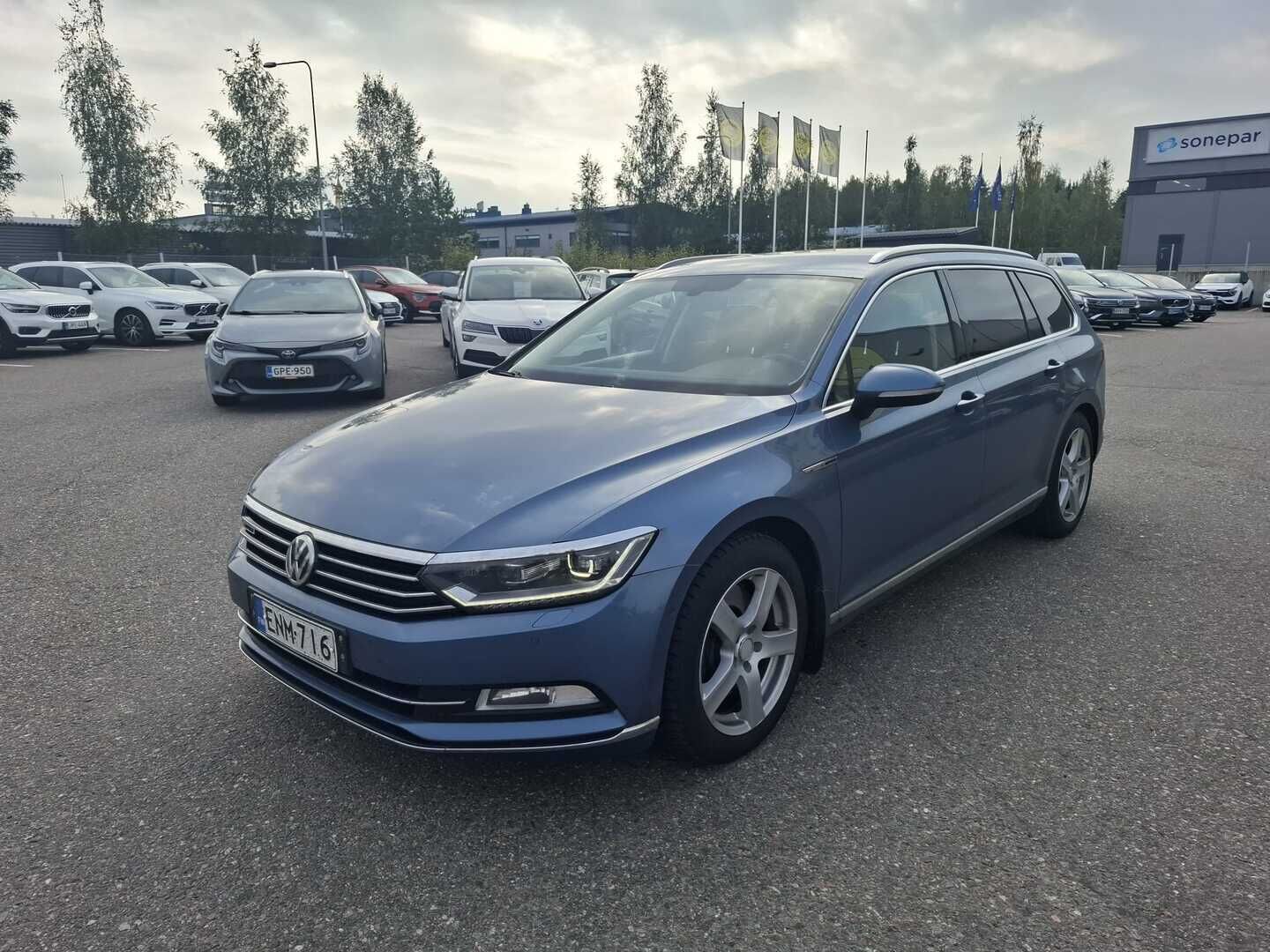 Volkswagen Passat 2015 Variant Highline 2,0 TDI Biturbo 176 kW (240 hv) *Webasto / Acc / Tuulilasin lämmitin / Ergo / Koukku - Fiksusti huollettu ja kalliit rempat tehty! 