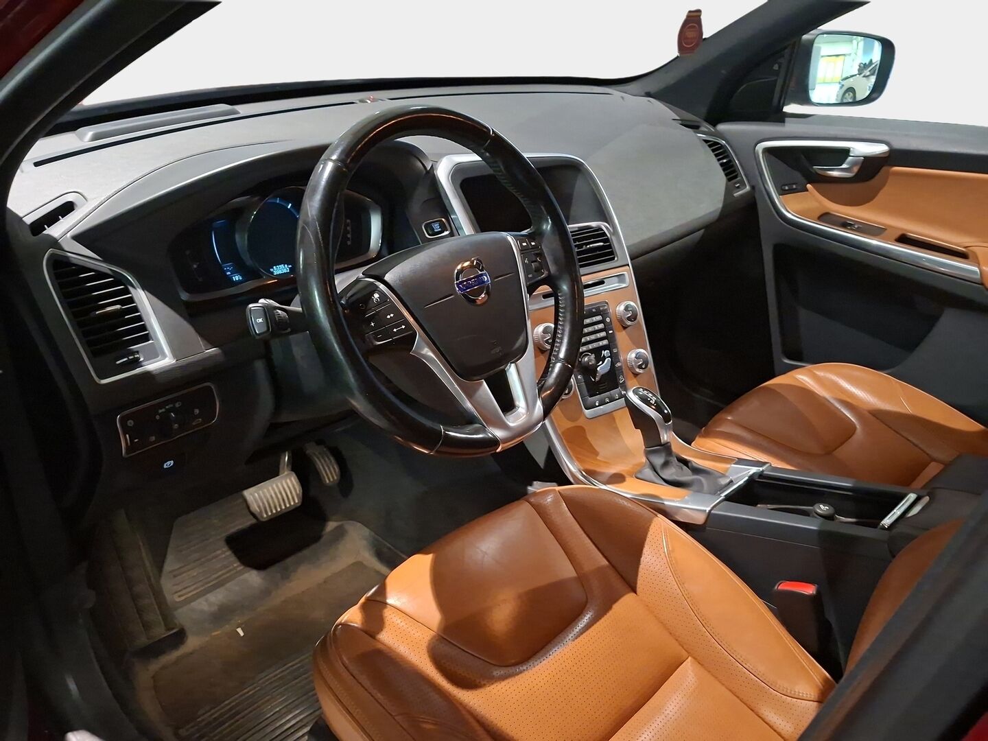 Volvo XC60 2016 D5 AWD Summum aut *ACC / Bliss / Navi / Voc / Karamellinahat / Koukku* - Todella hulppeat varusteet! / Suomi-auto / Jakopää tehty 342tkm! 
