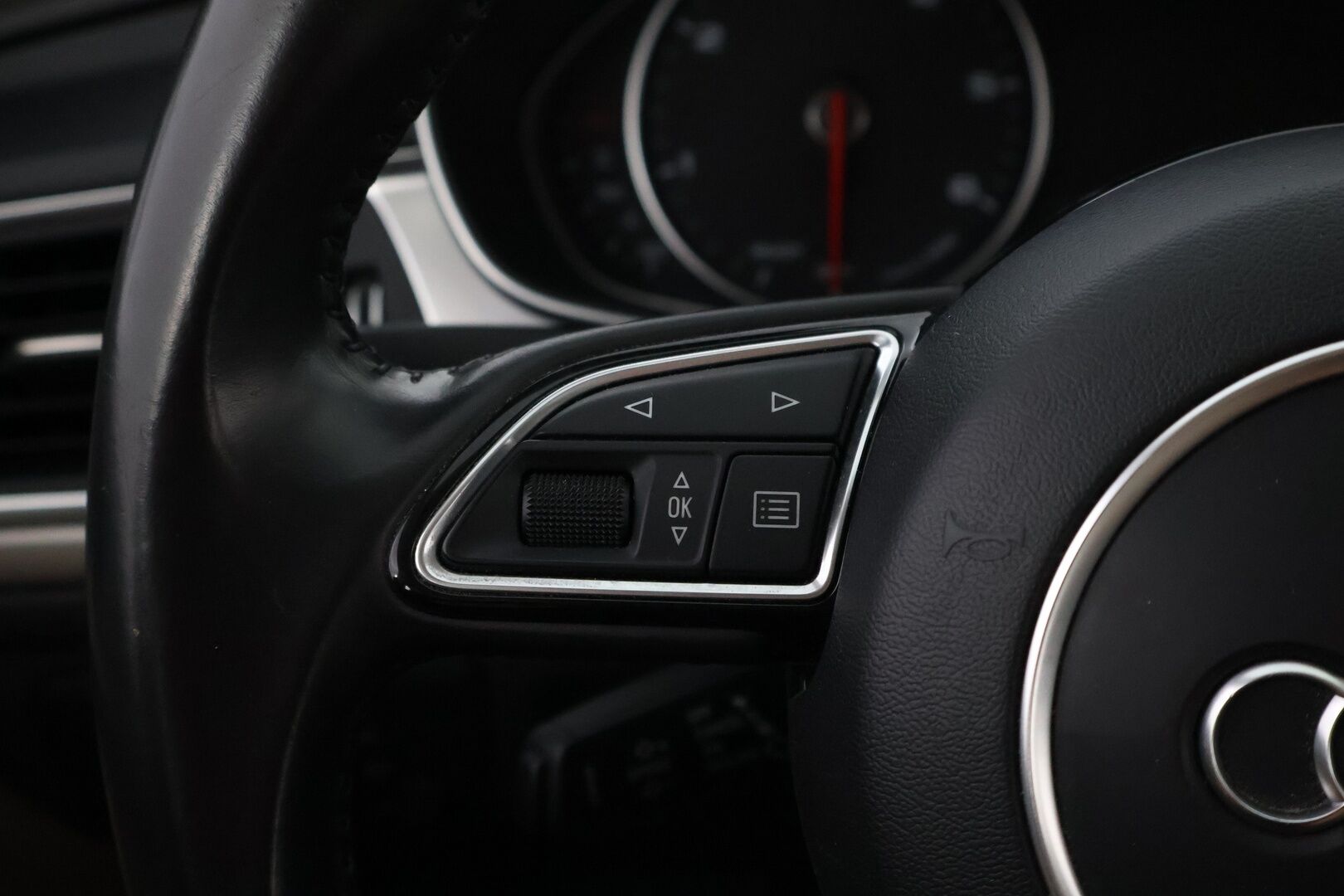 Audi A6 2015 Avant Business Sport 2,0 TDI 140 kW ultra S tronic - Suomiauto | Vetokoukku | Vaaleat Sporttinahat Muisteilla | Lohko&Sisäpistoke | Xenon | Vakkari | Huippusiisti!