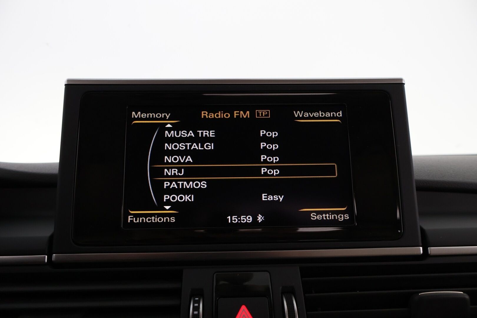 Audi A6 2015 Avant Business Sport 2,0 TDI 140 kW ultra S tronic - Suomiauto | Vetokoukku | Vaaleat Sporttinahat Muisteilla | Lohko&Sisäpistoke | Xenon | Vakkari | Huippusiisti!