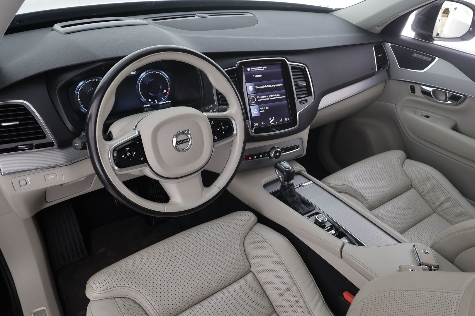 Volvo XC90 2016 T6 AWD Inscription aut 7-P * ACC / Webasto / HUD / 360° / Ilmastoidut muistipenkit / Panorama / Ilma-alusta / Full LED * - SUOMEEN UUTENA MYYTY HARVINAINEN BENSA T6/Kahdet renkaat aluvanteilla - HULLUT AVAJAISHULINAT KORKOTARJOUS 3,29 %