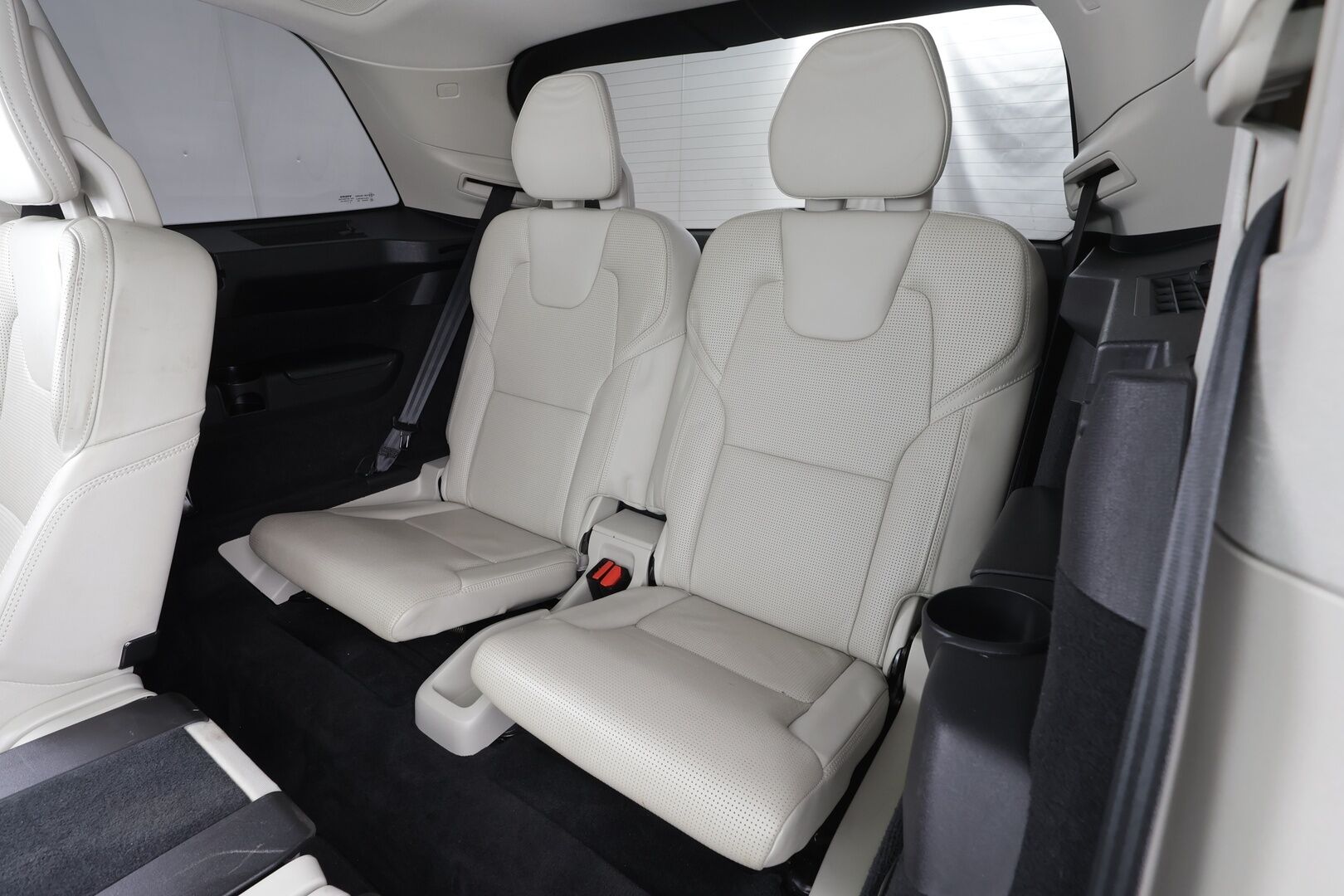 Volvo XC90 2016 T6 AWD Inscription aut 7-P * ACC / Webasto / HUD / 360° / Ilmastoidut muistipenkit / Panorama / Ilma-alusta / Full LED * - SUOMEEN UUTENA MYYTY HARVINAINEN BENSA T6/Kahdet renkaat aluvanteilla