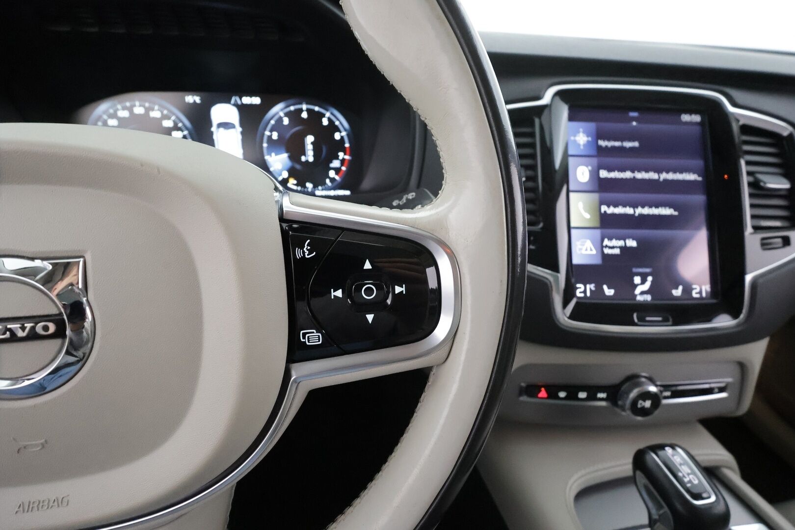 Volvo XC90 2016 T6 AWD Inscription aut 7-P * ACC / HUD / 360° / Ilmastoidut muistipenkit / Panorama / Ilma-alusta / Full LED / Webasto * - Suomi-auto / Kahdet renkaat aluvanteilla