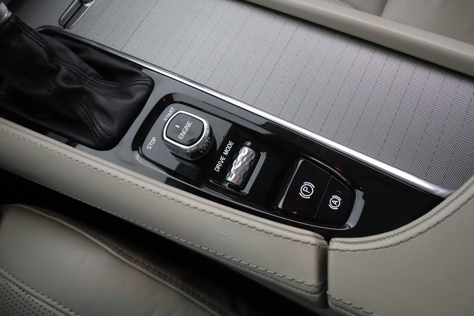 Volvo XC90 2016 T6 AWD Inscription aut 7-P * ACC / HUD / 360° / Ilmastoidut muistipenkit / Panorama / Ilma-alusta / Full LED / Webasto * - Suomi-auto / Kahdet renkaat aluvanteilla