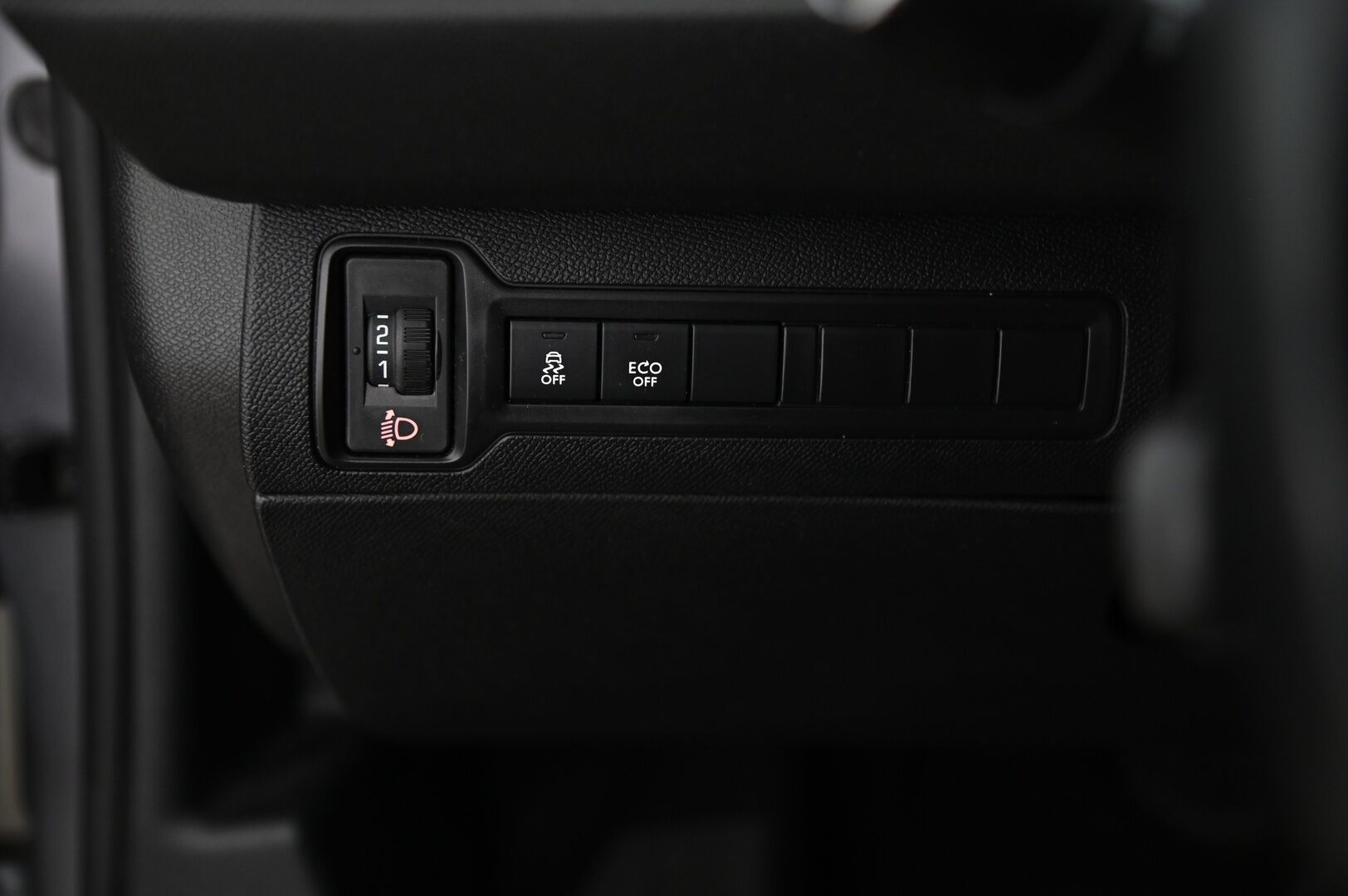 Peugeot 308 2015 SW Active PureTech 130 * Suomi-auto / Vetokoukku / P.tutka / Lohkolämmitin * - Jakopää tehty kesällä 2025 / Erittäin hyväkuntoiset Nokian Hakkapeliitta 10 Nastat!