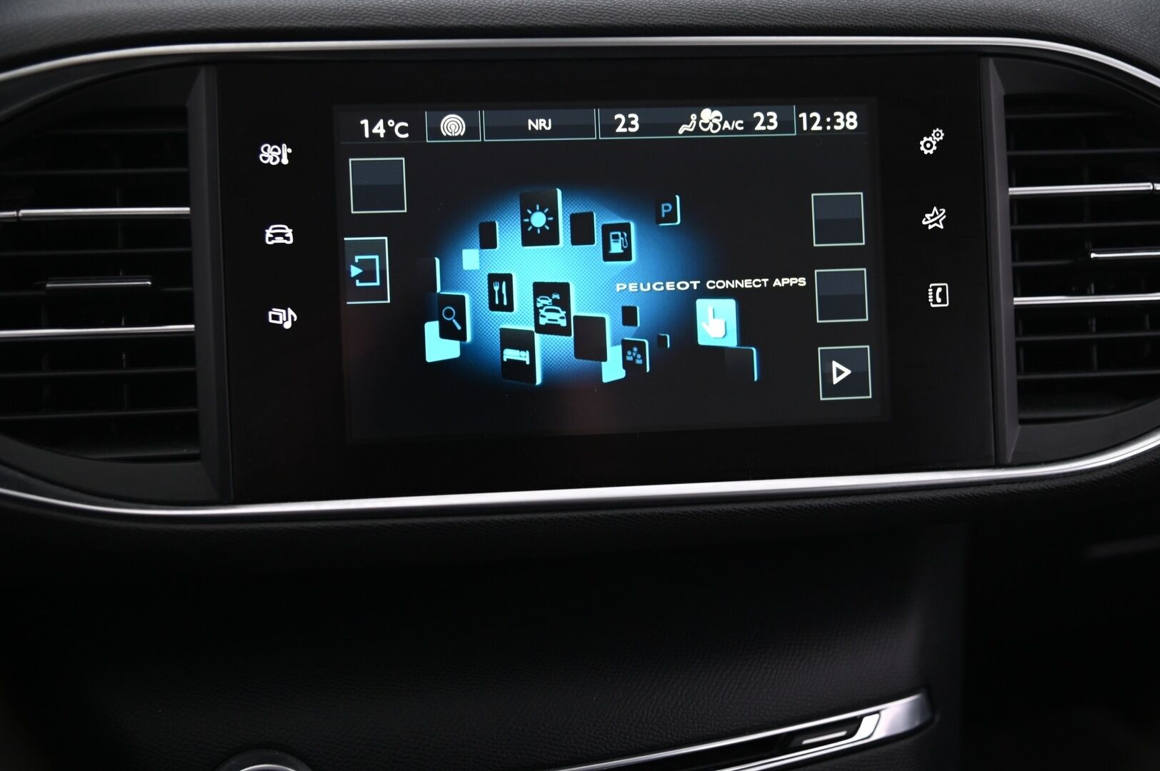 Peugeot 308 2015 SW Active PureTech 130 * Suomi-auto / Vetokoukku / P.tutka / Lohkolämmitin * - Jakopää tehty kesällä 2025 / Erittäin hyväkuntoiset Nokian Hakkapeliitta 10 Nastat!