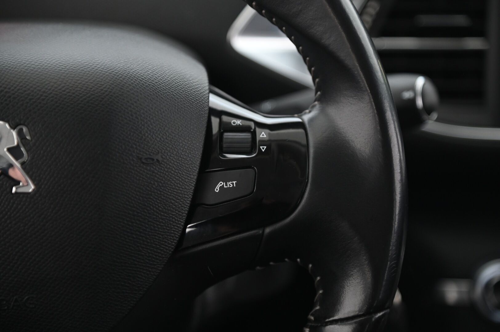 Peugeot 308 2015 SW Active PureTech 130 * Suomi-auto / Vetokoukku / P.tutka / Lohkolämmitin * - Jakopää tehty kesällä 2025 / Erittäin hyväkuntoiset Nokian Hakkapeliitta 10 Nastat!