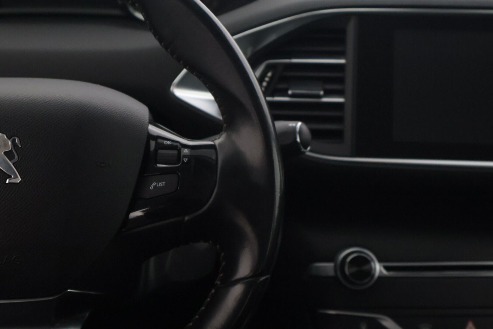 Peugeot 308 2016 SW Active BlueHDi 120 * Suomiauto / Vetokoukku / Lohkolämmitin / Vakkari / Tutkat / Bluetooth / 2x renkaat * - Siistikuntoinen, taloudellinen auto maltillisilla kilometreillä! / Viimeisin huolto tehty 145tkm kohdalla