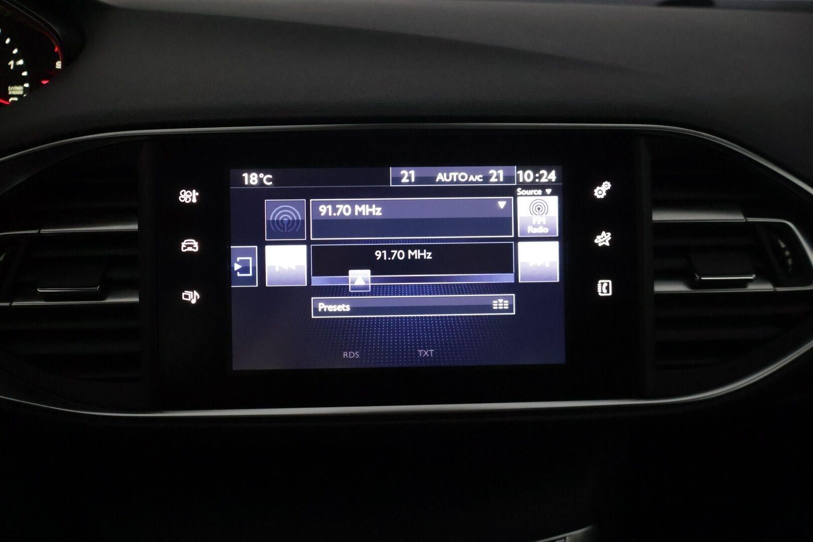 Peugeot 308 2016 SW Active BlueHDi 120 * Suomiauto / Vetokoukku / Lohkolämmitin / Vakkari / Tutkat / Bluetooth / 2x renkaat * - Siistikuntoinen, taloudellinen auto maltillisilla kilometreillä! / Viimeisin huolto tehty 145tkm kohdalla - HULLUT AVAJAISHULINAT KORKOTARJOUS 3,29 %