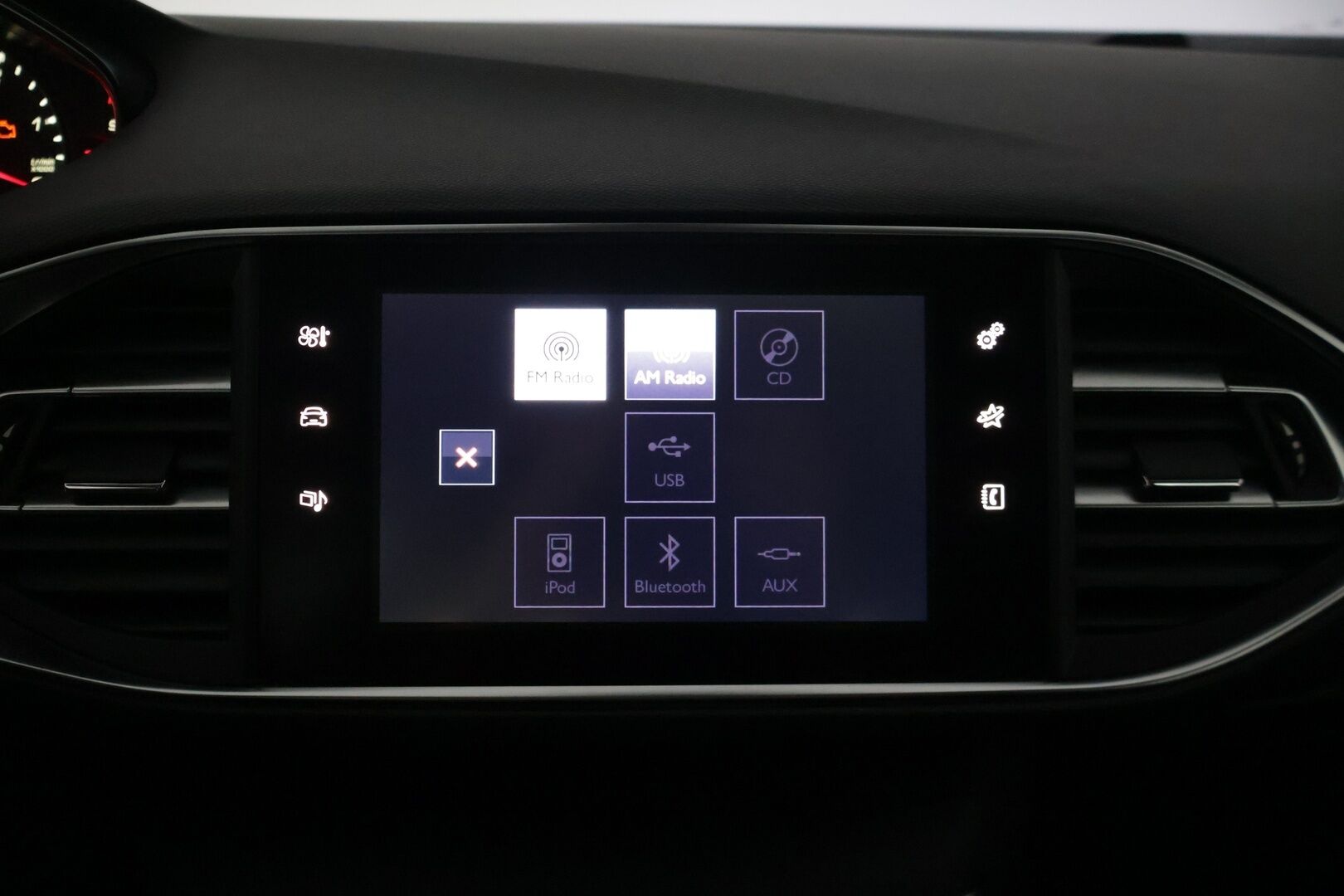 Peugeot 308 2016 SW Active BlueHDi 120 * Suomiauto / Vetokoukku / Lohkolämmitin / Vakkari / Tutkat / Bluetooth / 2x renkaat * - Siistikuntoinen, taloudellinen auto maltillisilla kilometreillä! / Viimeisin huolto tehty 145tkm kohdalla