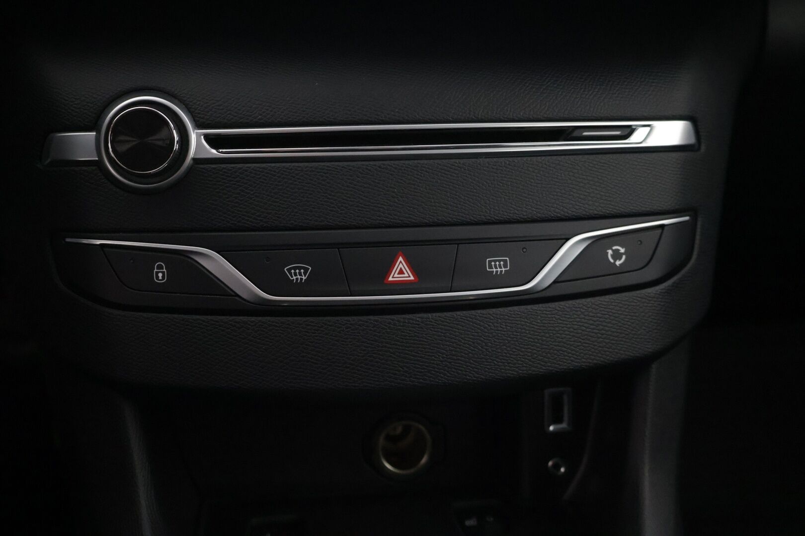 Peugeot 308 2016 SW Active BlueHDi 120 * Suomiauto / Vetokoukku / Lohkolämmitin / Vakkari / Tutkat / Bluetooth / 2x renkaat * - Siistikuntoinen, taloudellinen auto maltillisilla kilometreillä! / Viimeisin huolto tehty 145tkm kohdalla - HULLUT AVAJAISHULINAT KORKOTARJOUS 3,29 %