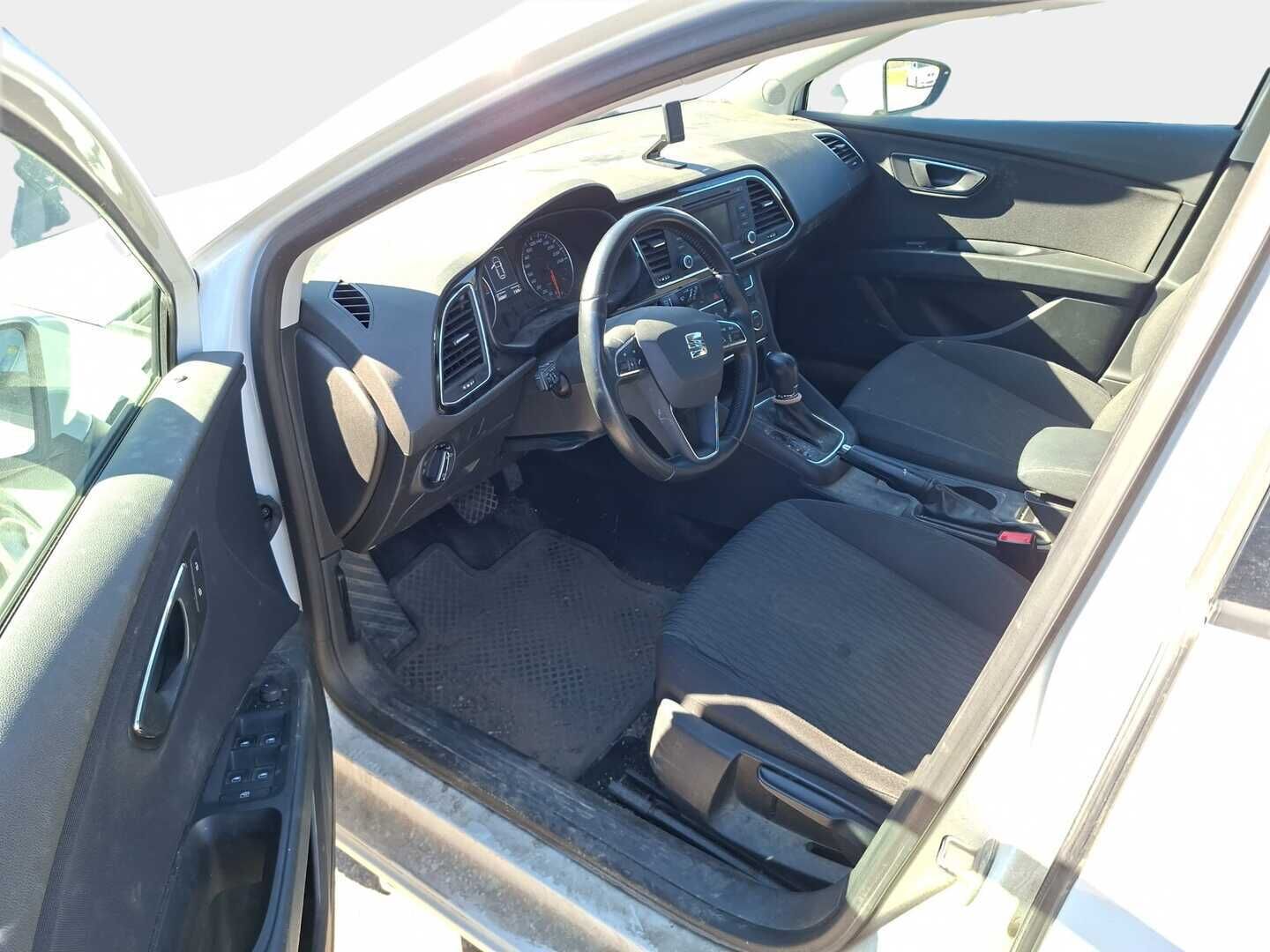 Seat Leon ST 2016 1,6 TDI 105 Style DSG / *Webasto* / *Vetokoukku* / *LED* - HULLUT AVAJAISHULINAT KORKOTARJOUS 3,29 %