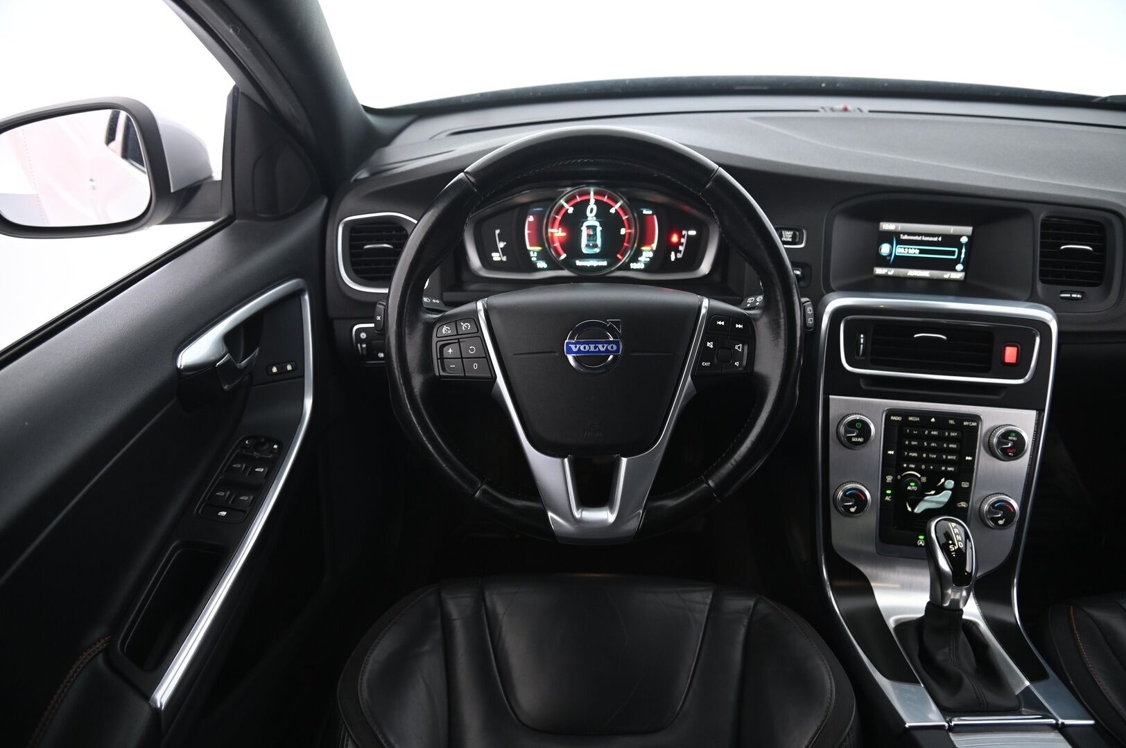 Volvo V60 2015 D4 Ocean Race Business aut - Webasto | Digimittaristo | City Safety | Vakionopeudensäädin | Nahkasisusta | 2x Renkaat&Alumiinivanteilla | Suomi-Auto 