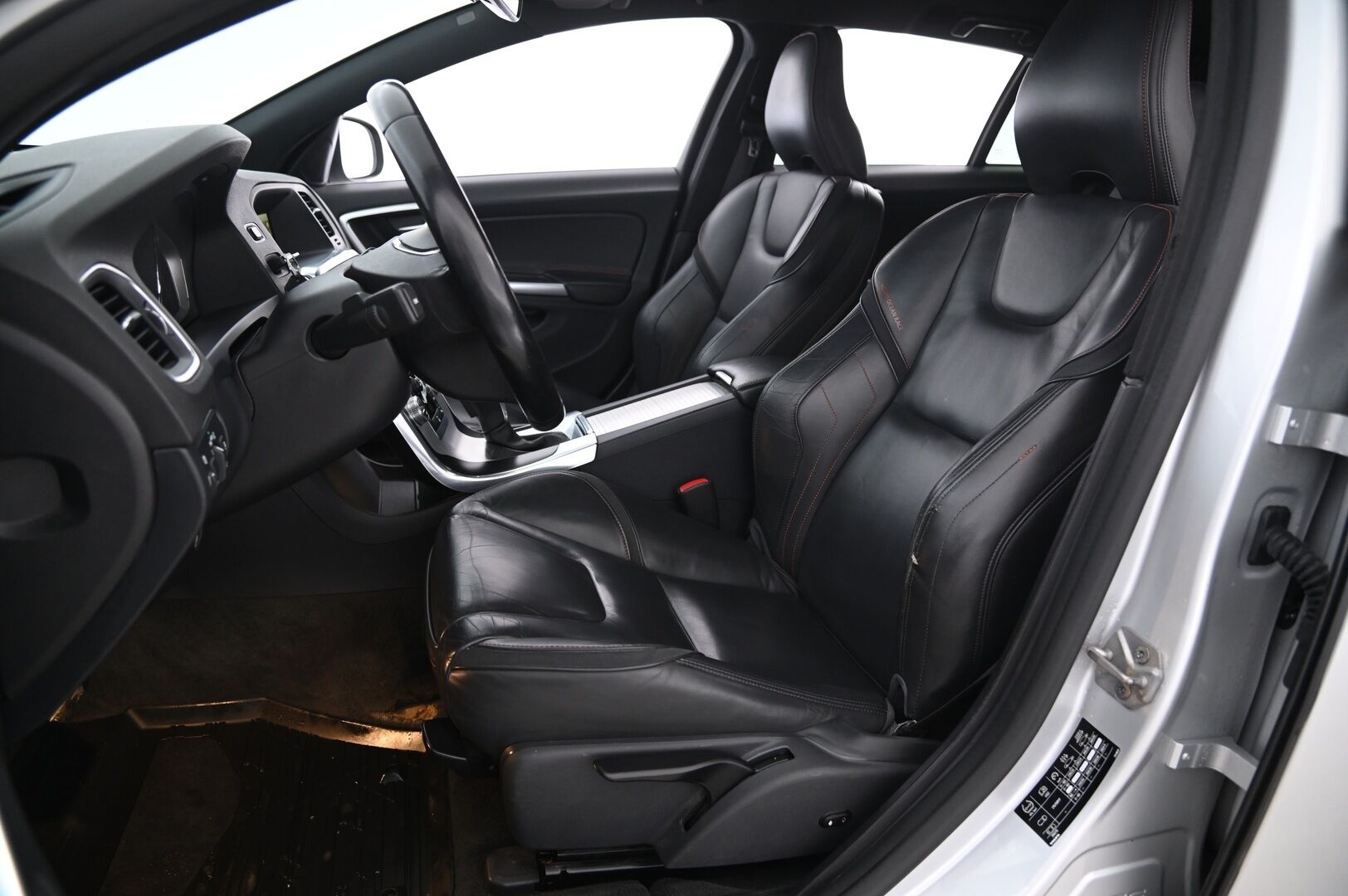 Volvo V60 2015 D4 Ocean Race Business aut - Webasto | Digimittaristo | City Safety | Vakionopeudensäädin | Nahkasisusta | 2x Renkaat&Alumiinivanteilla | Suomi-Auto 