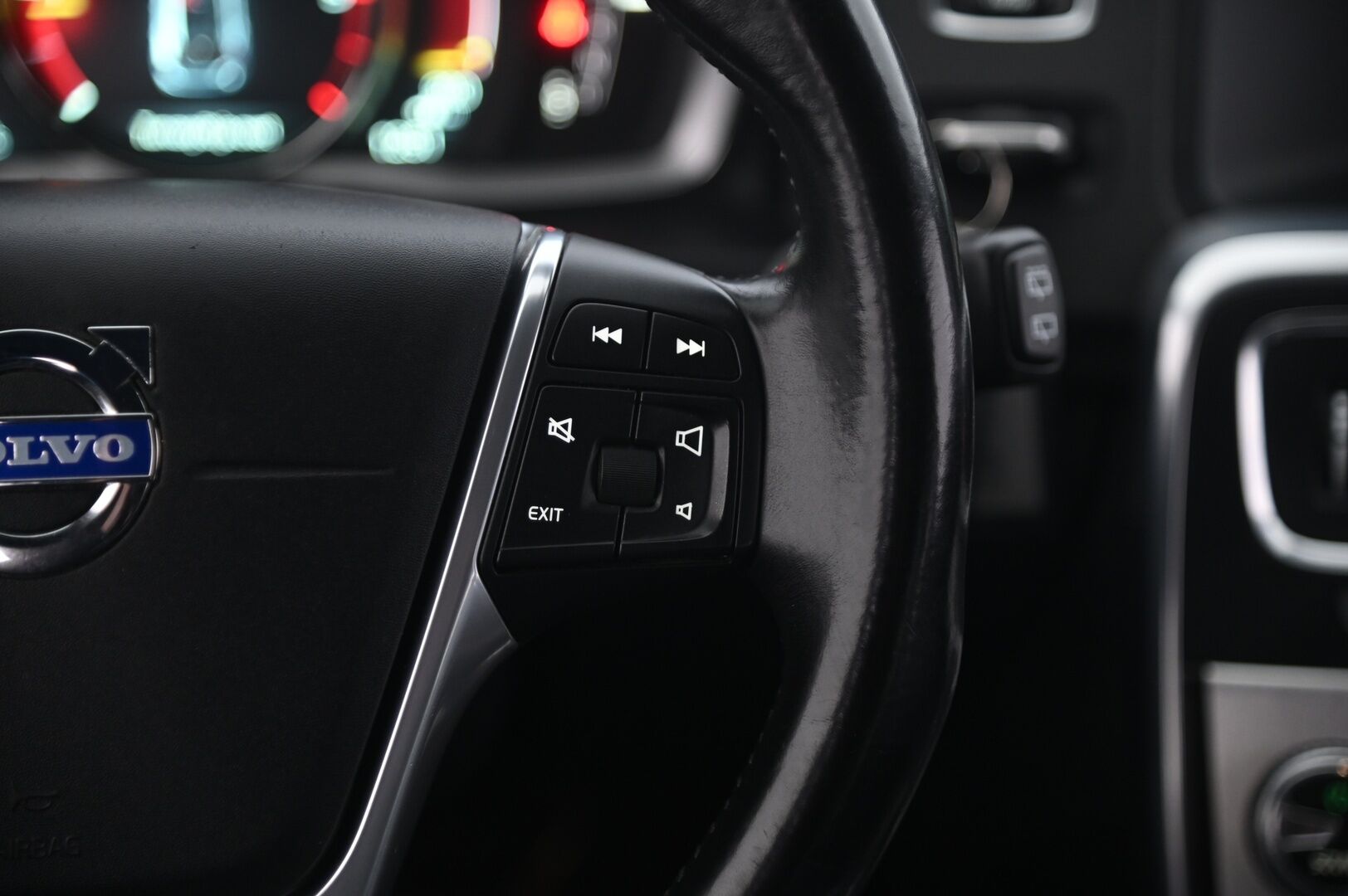 Volvo V60 2015 D4 Ocean Race Business aut - Webasto | Digimittaristo | City Safety | Vakionopeudensäädin | Nahkasisusta | 2x Renkaat&Alumiinivanteilla | Suomi-Auto 