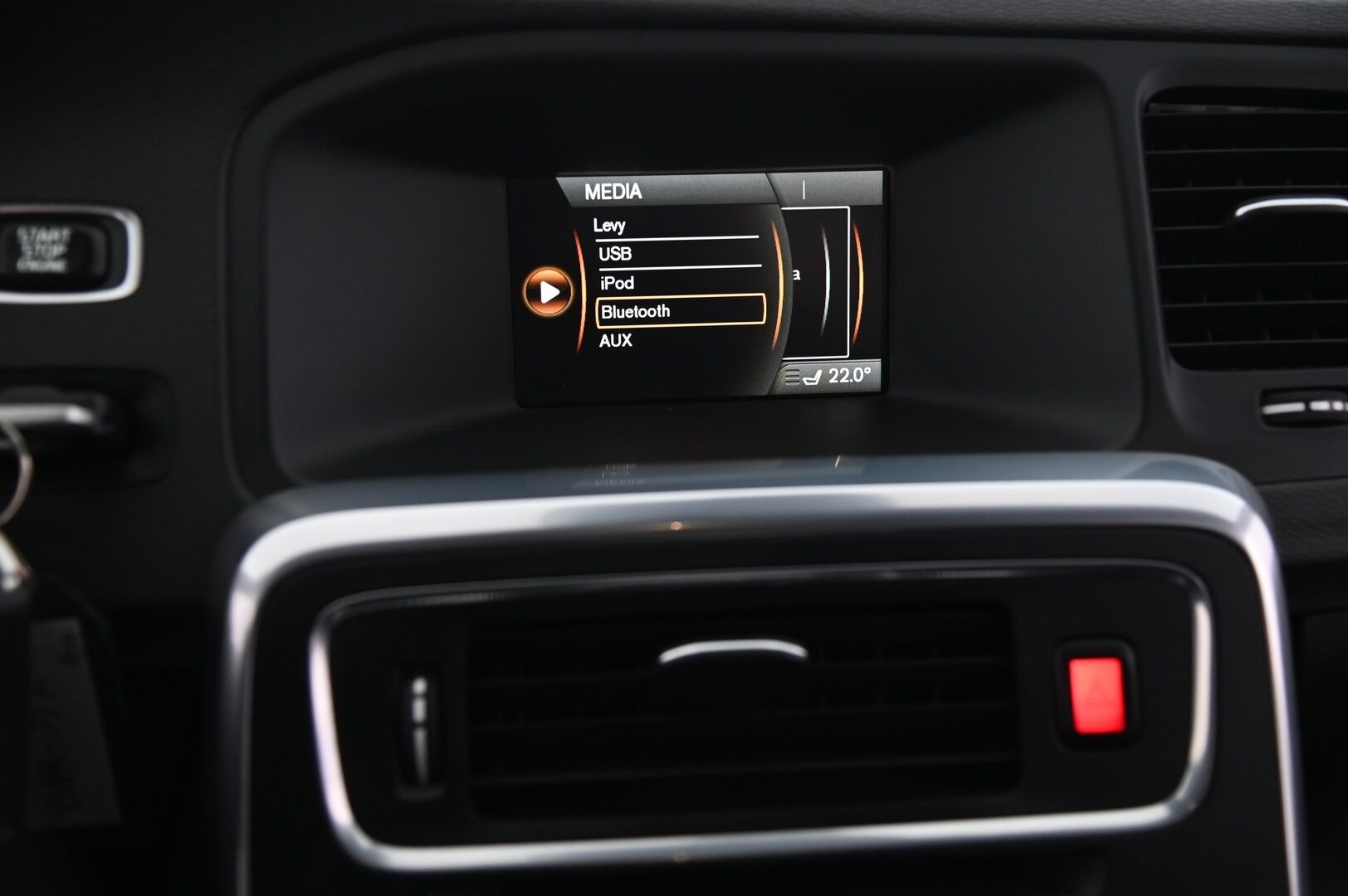 Volvo V60 2015 D4 Ocean Race Business aut - Webasto | Digimittaristo | City Safety | Vakionopeudensäädin | Nahkasisusta | 2x Renkaat&Alumiinivanteilla | Suomi-Auto 