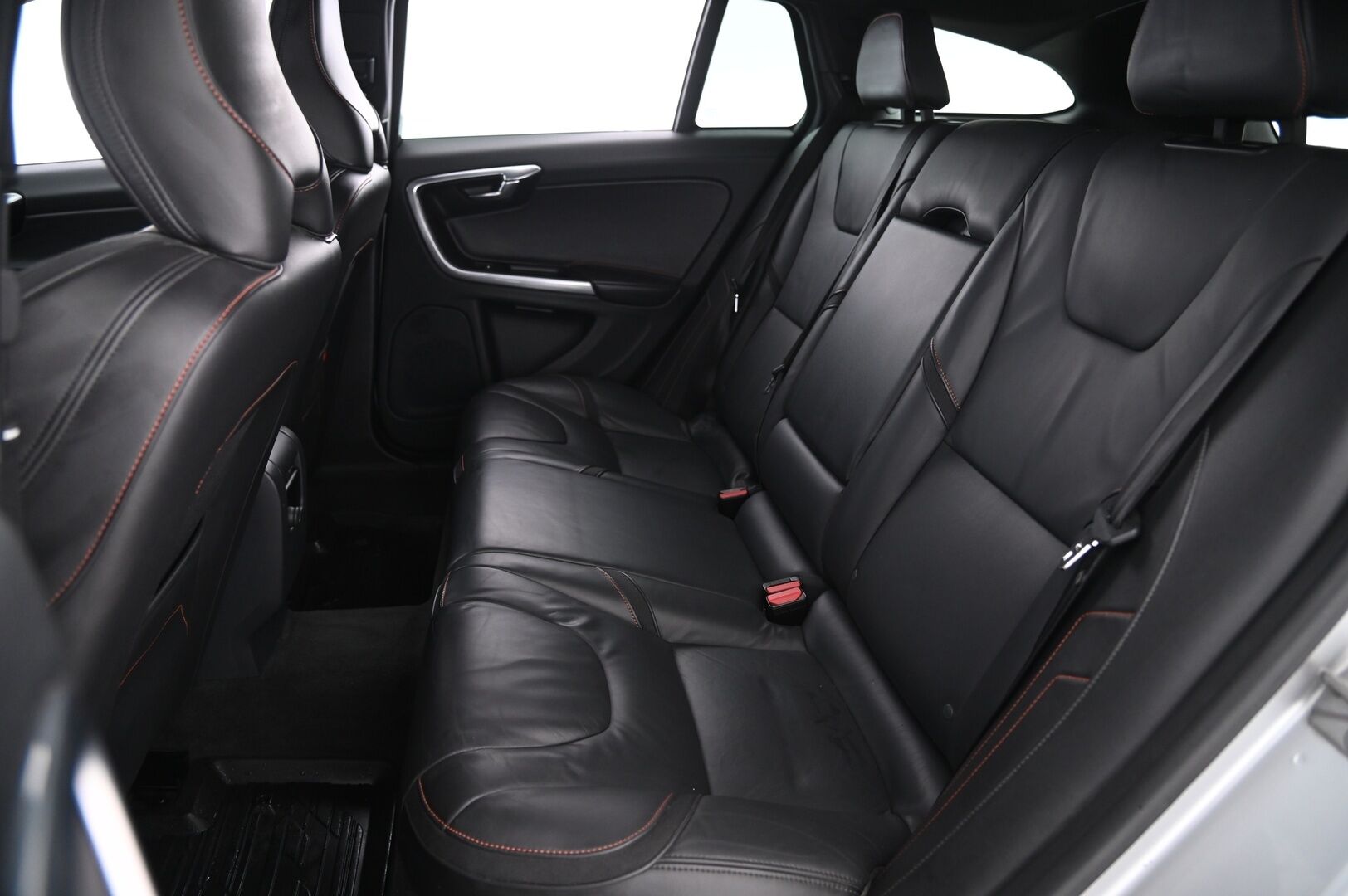 Volvo V60 2015 D4 Ocean Race Business aut - Webasto | Digimittaristo | City Safety | Vakionopeudensäädin | Nahkasisusta | 2x Renkaat&Alumiinivanteilla | Suomi-Auto 
