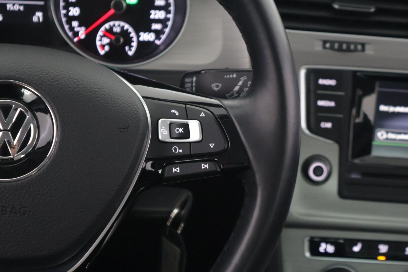 Volkswagen Golf 2016 Comfortline 1,0 TSI 85 kW (115 hv) DSG-autom. ** Lohko+sisäp / 2.om Suomi-auto / Merkkihuollettu / Tutkat / Vakkari **