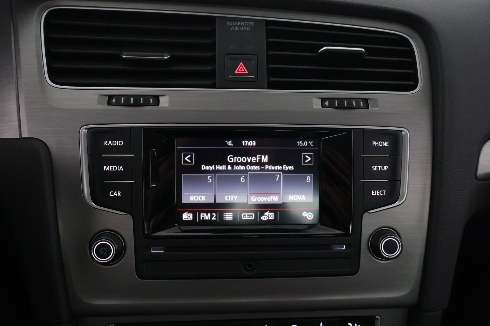 Volkswagen Golf 2016 Comfortline 1,0 TSI 85 kW (115 hv) DSG-autom. ** Lohko+sisäp / 2.om Suomi-auto / Merkkihuollettu / Tutkat / Vakkari **