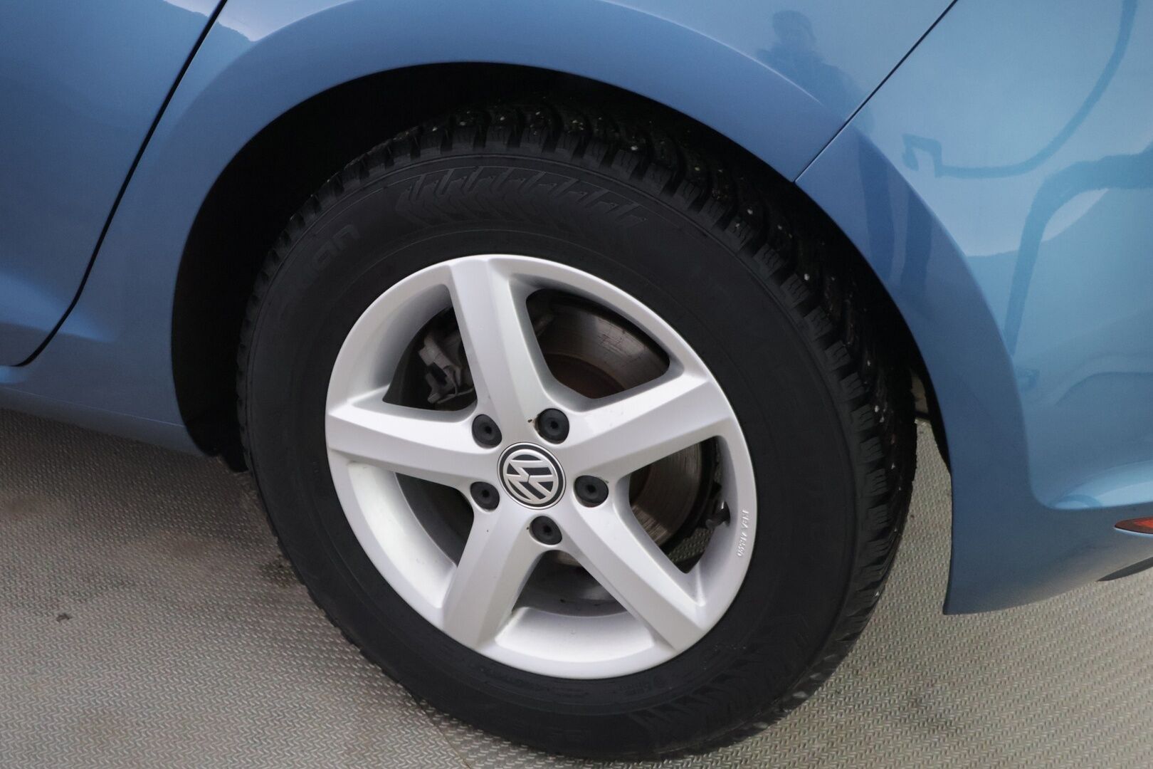 Volkswagen Golf 2016 Comfortline 1,0 TSI 85 kW (115 hv) DSG-autom. ** Lohko+sisäp / 2.om Suomi-auto / Merkkihuollettu / Tutkat / Vakkari **