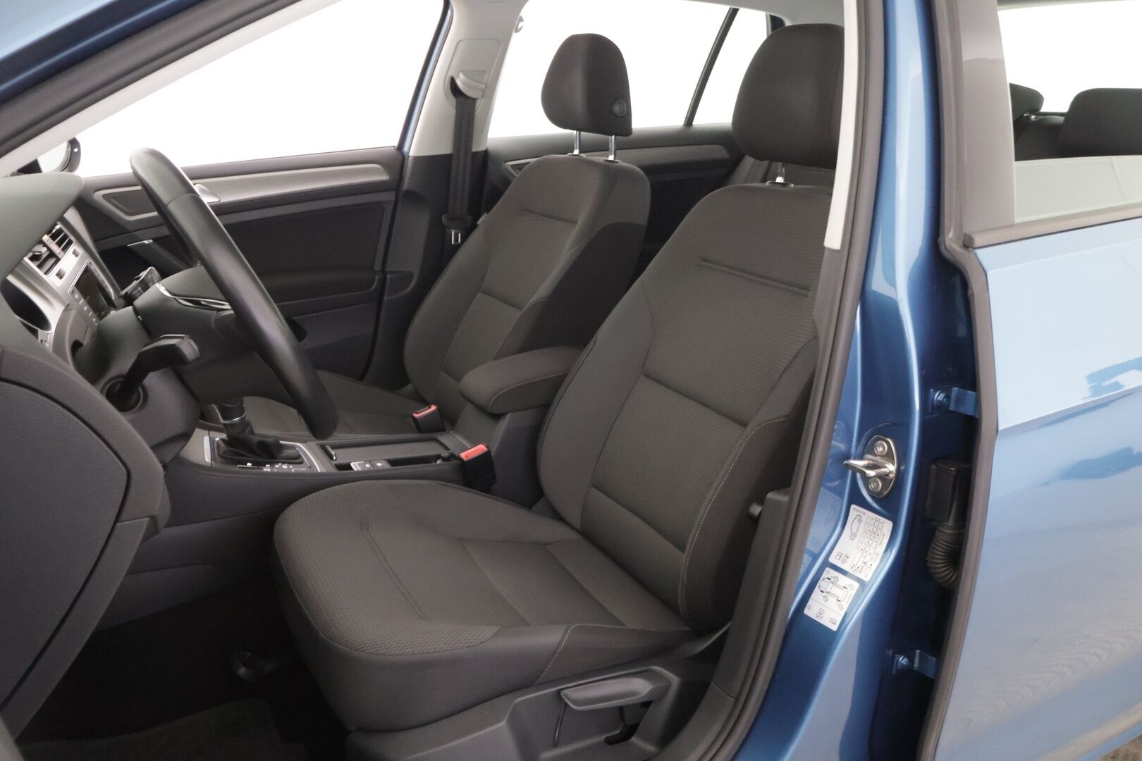 Volkswagen Golf 2016 Comfortline 1,0 TSI 85 kW (115 hv) DSG-autom. ** Lohko+sisäp / 2.om Suomi-auto / Merkkihuollettu / Tutkat / Vakkari **