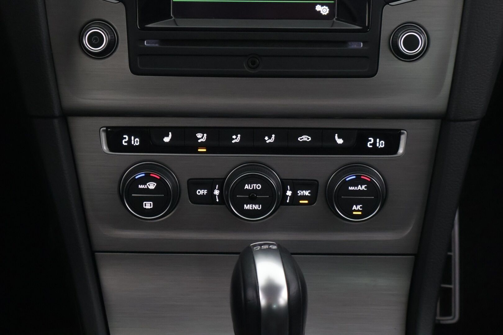 Volkswagen Golf 2016 Comfortline 1,0 TSI 85 kW (115 hv) DSG-autom. ** Lohko+sisäp / 2.om Suomi-auto / Merkkihuollettu / Tutkat / Vakkari **