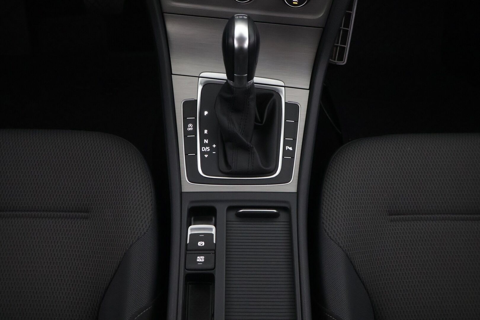 Volkswagen Golf 2016 Comfortline 1,0 TSI 85 kW (115 hv) DSG-autom. ** Lohko+sisäp / 2.om Suomi-auto / Merkkihuollettu / Tutkat / Vakkari **