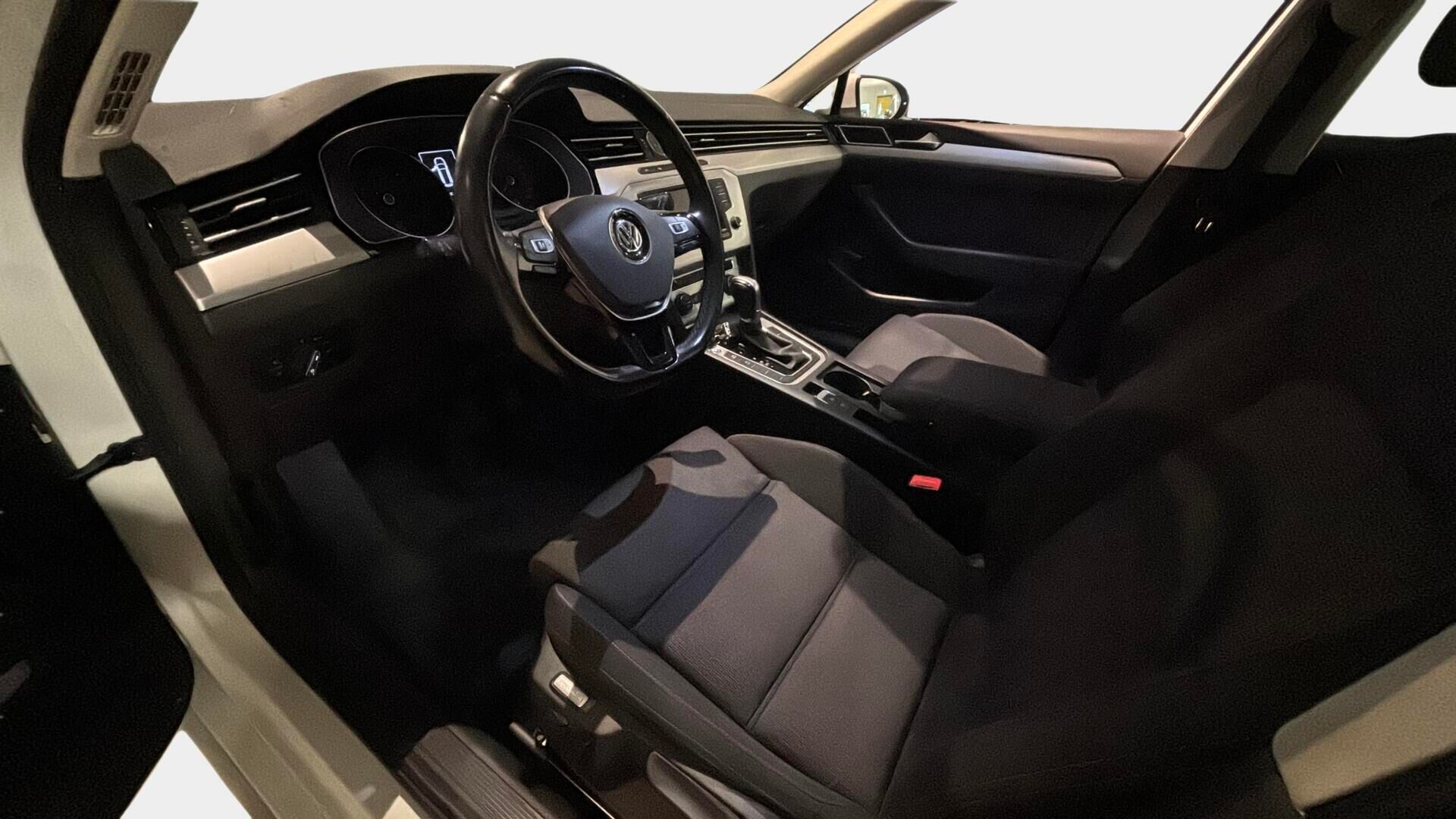Volkswagen Passat 2016 Variant Comfortline 2,0 TDI 110 kW (150 hv) DSG-automaatti* Webasto / LED / P. tutkat / Vakkari* - Todella hyvällä huoltohistorialla ja juuri katsastettu!