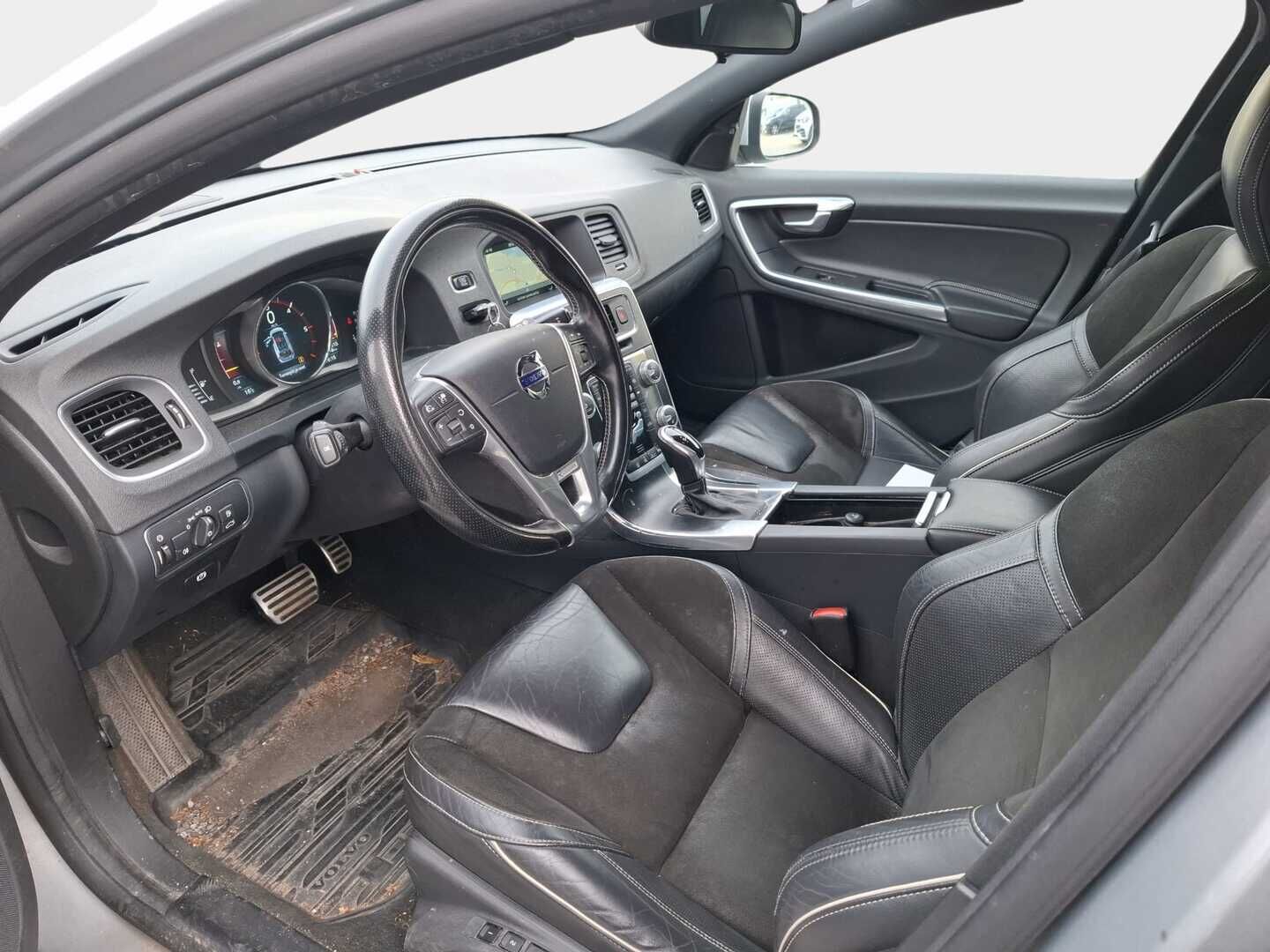 Volvo V60 2016 D4 AWD R-Design aut - *Webasto / ACC / Blis / Navigointi / VOC / Sporttipenkit / Kattavasti varusteltu!*