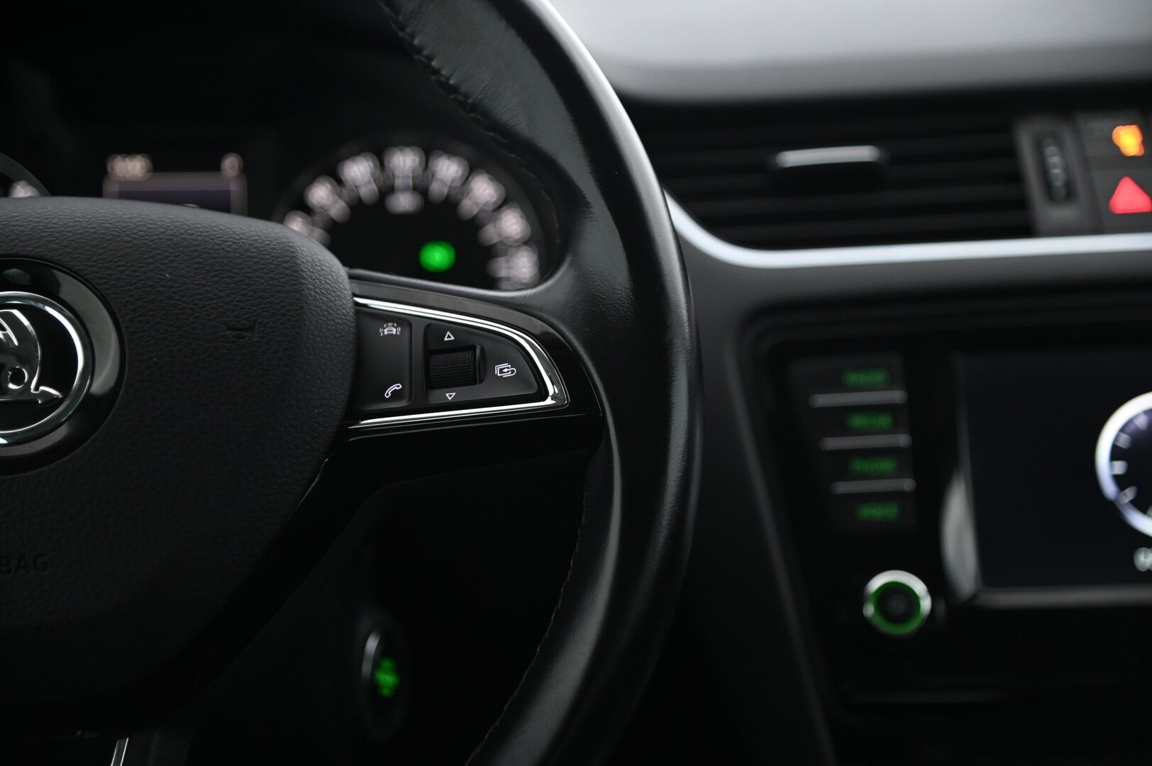 Skoda Octavia 2016 Combi 1,6 TDI Style DSG Autom. / *Webasto / Koukku / Tutkat / ACC* - *2x Alut / Juuri saapunut*