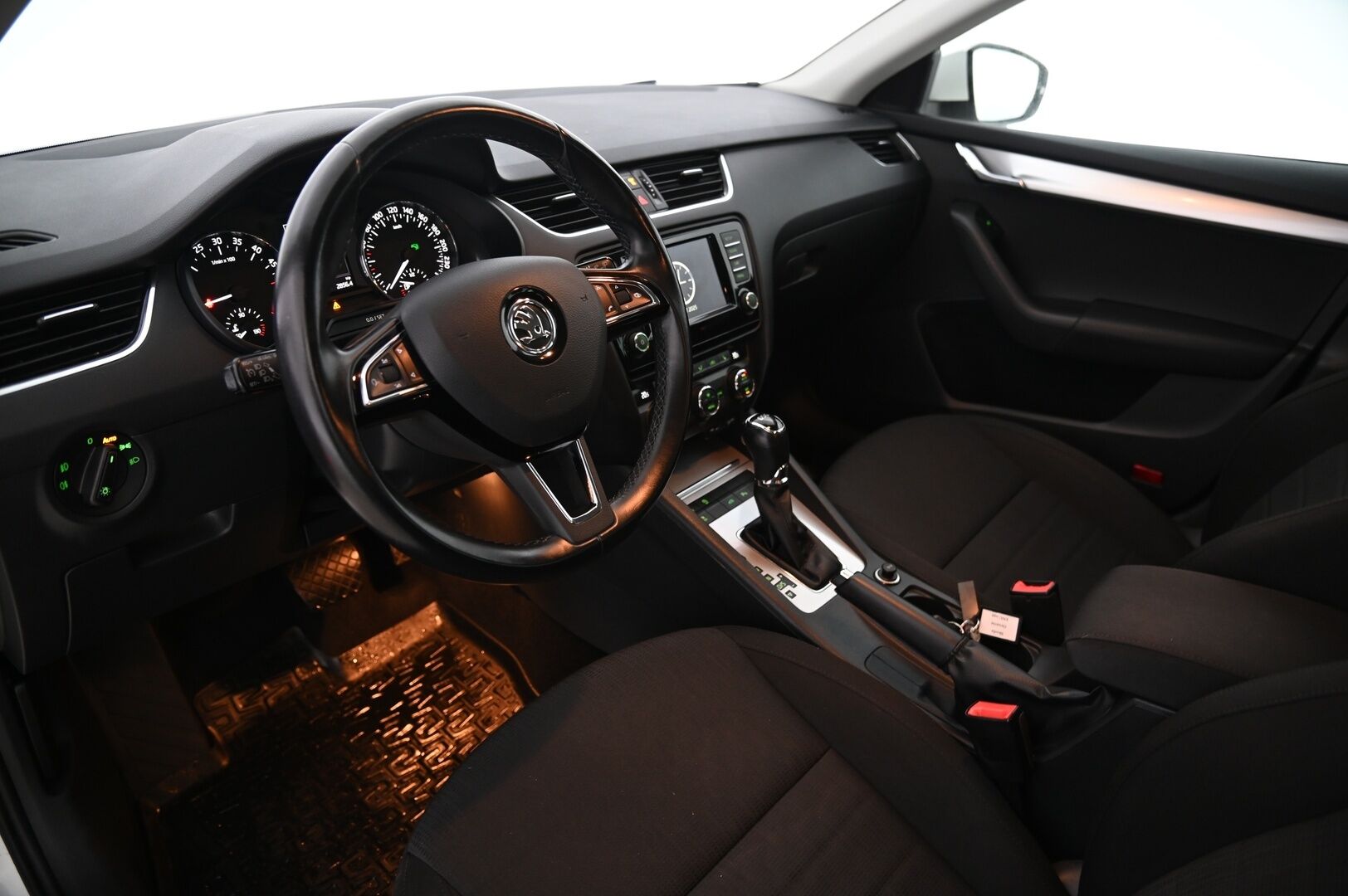 Skoda Octavia 2016 Combi 1,6 TDI Style DSG Autom. / *Webasto / Koukku / Tutkat / ACC* - *2x Alut / Juuri saapunut*