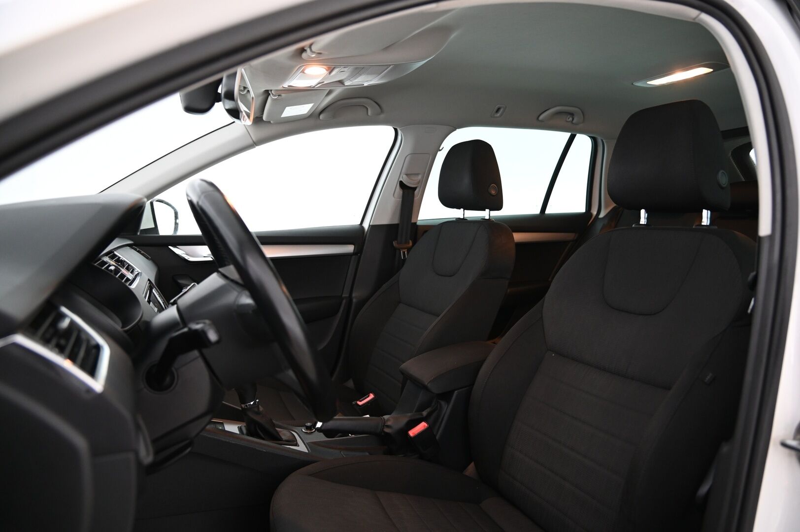 Skoda Octavia 2016 Combi 1,6 TDI Style DSG Autom. / *Webasto / Koukku / Tutkat / ACC* - *2x Alut / Juuri saapunut*