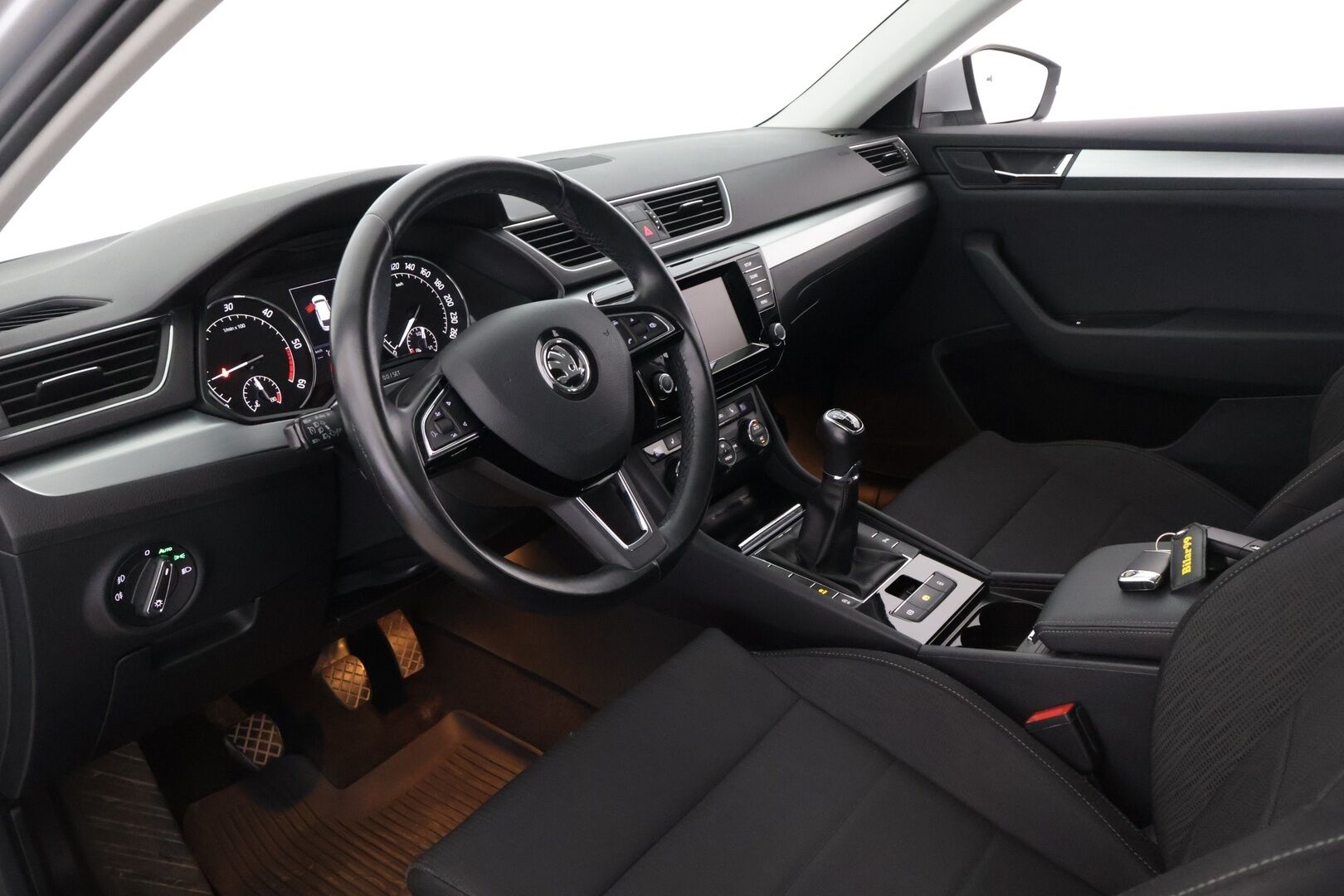 Skoda Superb 2016 Combi 1,6 TDI Ambition *Tehdaskoukku / Webasto / Tutkat / SmartLink / Xenon* - *Suomi-Auto / 2x renkaat ja vanteet / Jakohihna vaihdettu 2022*