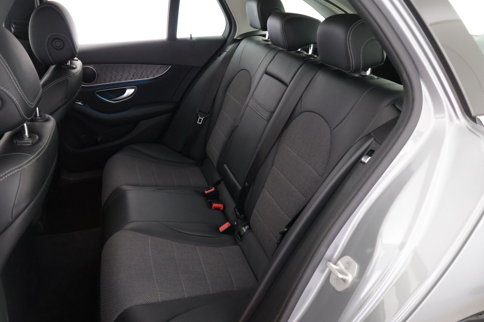 Mercedes-Benz C 2016 350 e T A Premium Business** Navi / Sporttipenkit / Sähköinen takaluukku / Puolinahat** - *Vähän ajettu / Kahdet hyvät renkaat aluvanteilla*