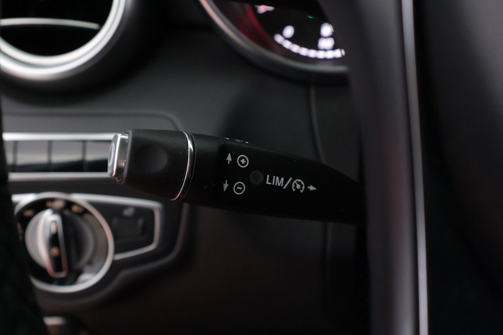 Mercedes-Benz C 2016 350 e T A Premium Business** Navi / Sporttipenkit / Sähköinen takaluukku / Puolinahat** - *Vähän ajettu / Kahdet hyvät renkaat aluvanteilla*