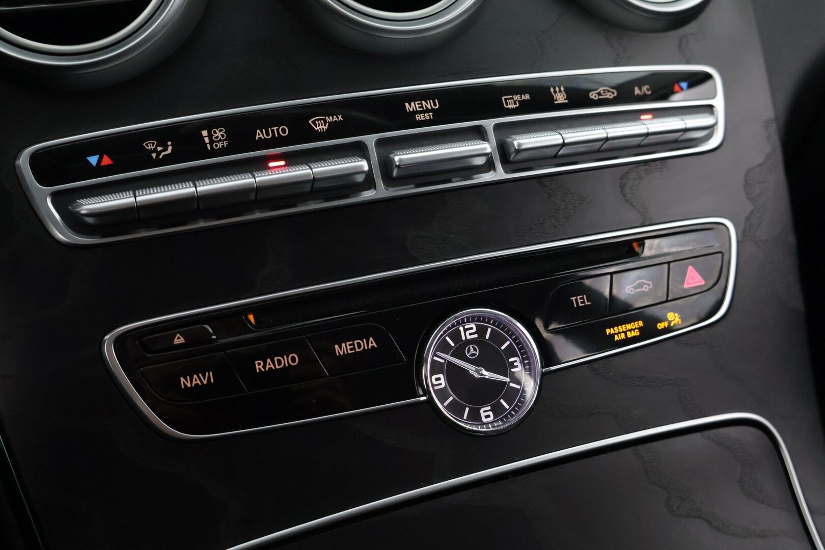 Mercedes-Benz C 2015 350 e T A Premium Business** Navi / Sporttipenkit / Sähköinen takaluukku / Puolinahat** - **Vähän ajettu ja siisti / Kahdet hyvät renkaat alu vanteilla**