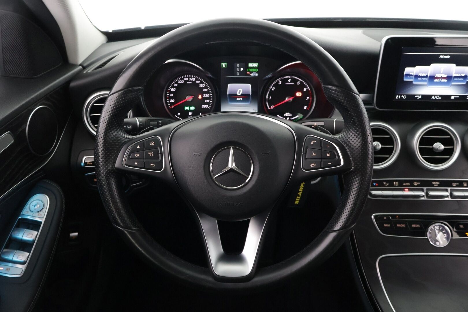 Mercedes-Benz C 2016 350 e T A Premium Business** Navi / Sporttipenkit / Sähköinen takaluukku / Puolinahat** - *Vähän ajettu / Kahdet hyvät renkaat aluvanteilla*