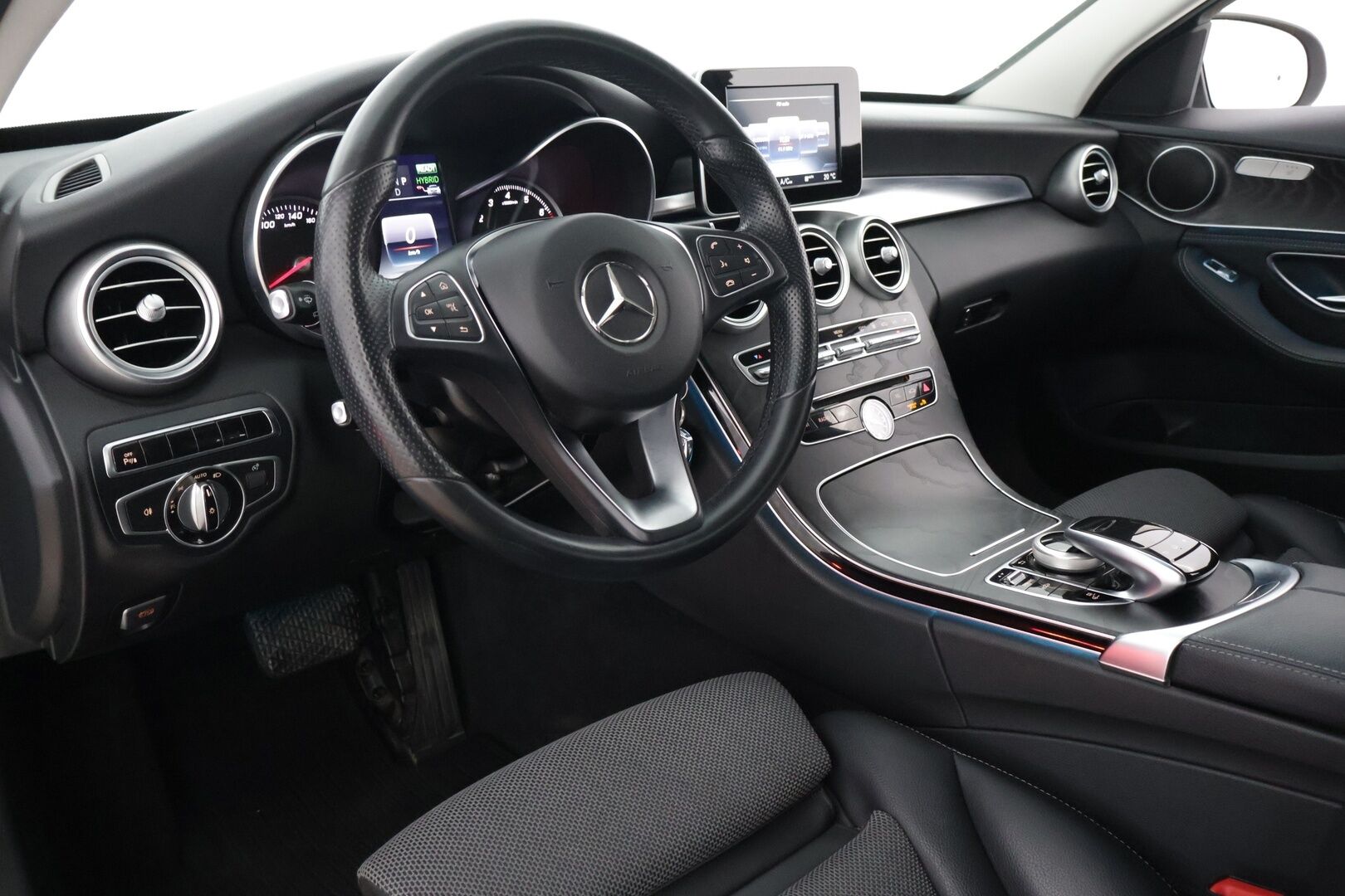 Mercedes-Benz C 2015 350 e T A Premium Business** Navi / Sporttipenkit / Sähköinen takaluukku / Puolinahat** - **Vähän ajettu ja siisti / Kahdet hyvät renkaat alu vanteilla**