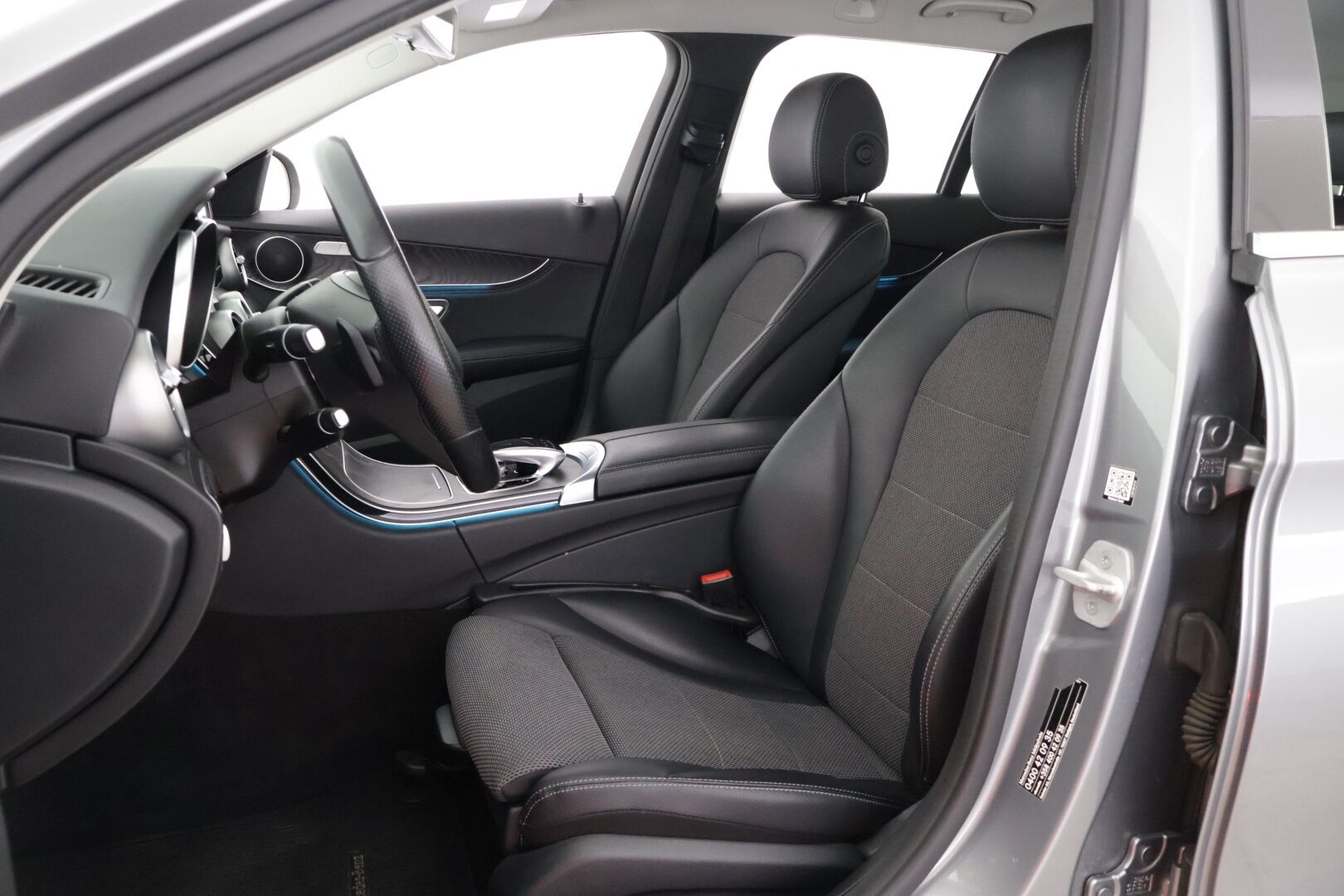 Mercedes-Benz C 2016 350 e T A Premium Business** Navi / Sporttipenkit / Sähköinen takaluukku / Puolinahat** - *Vähän ajettu / Kahdet hyvät renkaat aluvanteilla*