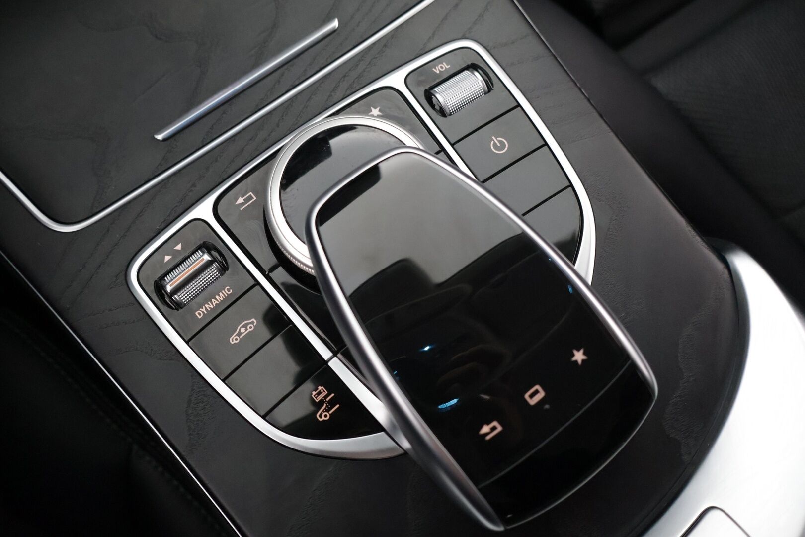 Mercedes-Benz C 2015 350 e T A Premium Business** Navi / Sporttipenkit / Sähköinen takaluukku / Puolinahat** - **Vähän ajettu ja siisti / Kahdet hyvät renkaat alu vanteilla**