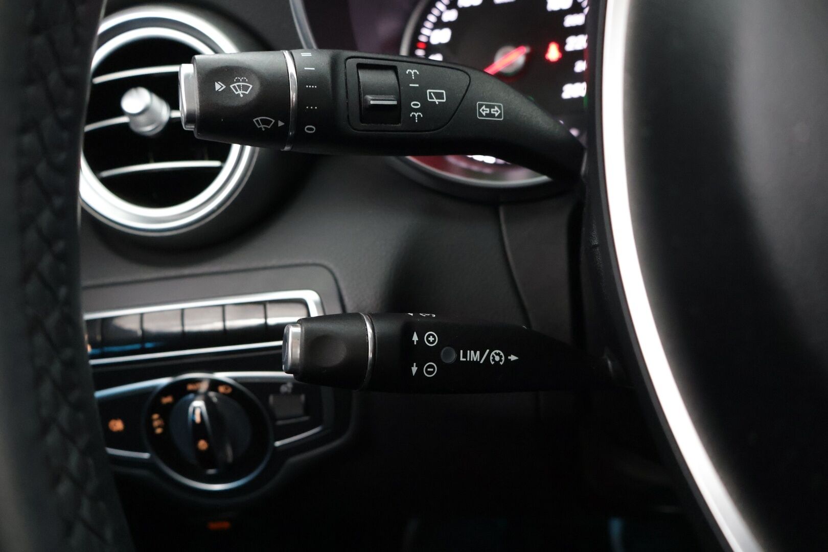 Mercedes-Benz C 2015 350 e T A Premium Business** Navi / Sporttipenkit / Sähköinen takaluukku / Puolinahat** - **Vähän ajettu ja siisti / Kahdet hyvät renkaat alu vanteilla**