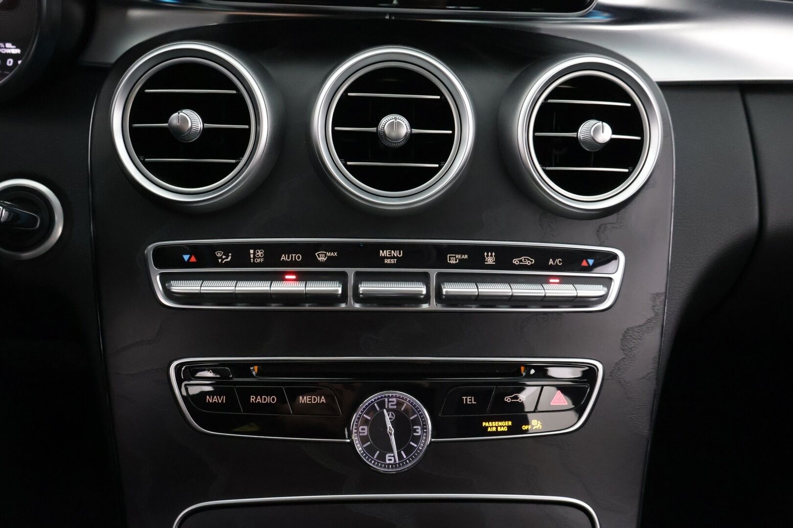 Mercedes-Benz C 2016 350 e T A Premium Business** Navi / Sporttipenkit / Sähköinen takaluukku / Puolinahat** - *Vähän ajettu / Kahdet hyvät renkaat aluvanteilla*