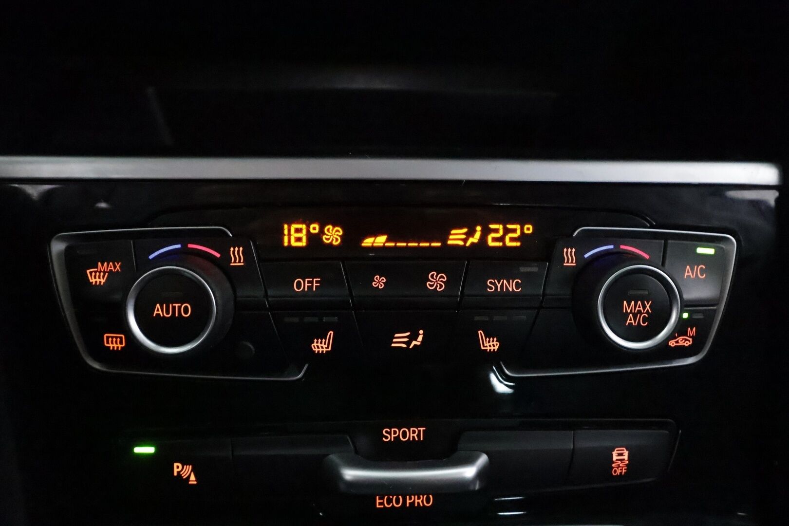 BMW 218 2016 F45 Active Tourer 218i A Business - | LED | P.tutkat | Vakkari | Lohko&Sisätilanlämmitin | Bluetooth | Suomi-auto | Kahdet renkaat | Merkkihuollot | 