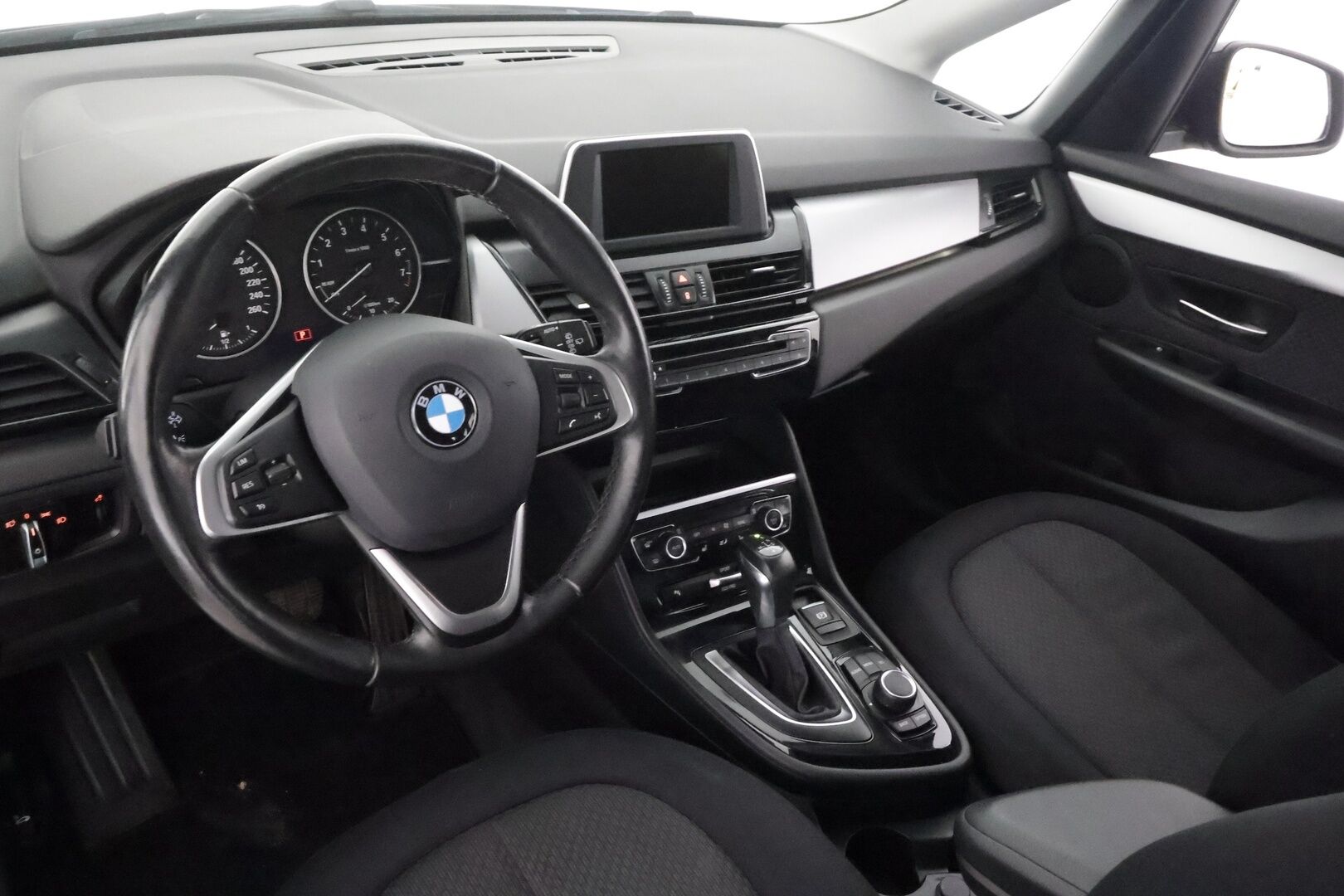 BMW 218 2016 F45 Active Tourer 218i A Business - | LED | P.tutkat | Vakkari | Lohko&Sisätilanlämmitin | Bluetooth | Suomi-auto | Kahdet renkaat | Merkkihuollot | 