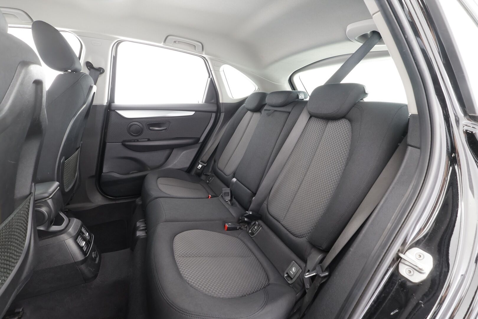 BMW 218 2016 F45 Active Tourer 218i A Business - | LED | P.tutkat | Vakkari | Lohko&Sisätilanlämmitin | Bluetooth | Suomi-auto | Kahdet renkaat | Merkkihuollot | 