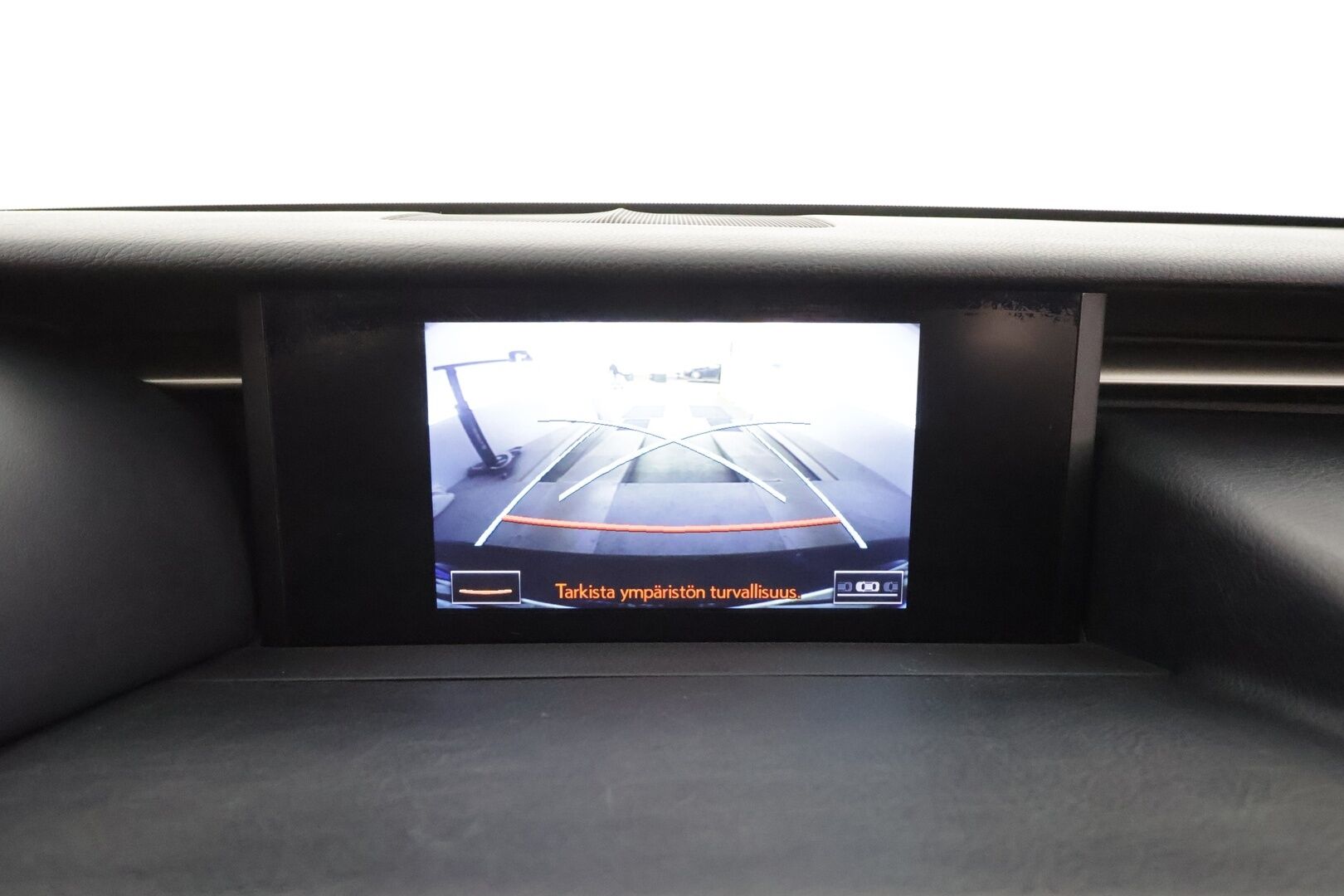 Lexus IS 2014 300h Comfort - Vakkari | P.Kamera | Puolinahat | Navi | Xenon | Bluetooth | Autom.ilmastointi | Kahdet renkaat aluvanteilla