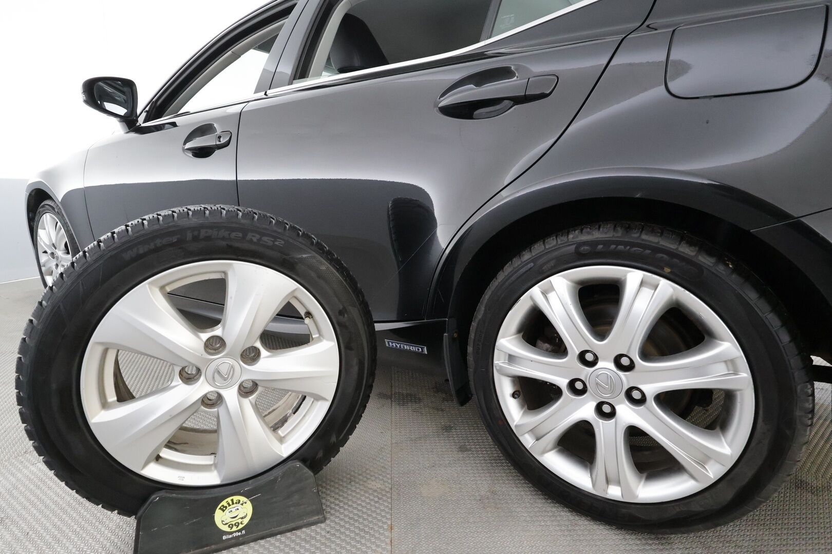 Lexus IS 2014 300h Comfort - Vakkari | P.Kamera | Puolinahat | Navi | Xenon | Bluetooth | Autom.ilmastointi | Kahdet renkaat aluvanteilla