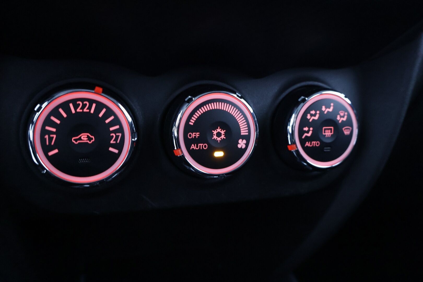 Mitsubishi ASX 2016 1,6 Di-D AS&G Invite 4WD 6MT *Suomi-auto / Tutkat takana / Vetokoukku / Webasto kellolla* - *Kattavasti huollettu / Siisti kuntoinen / 2x renkaat alumiinivantein*