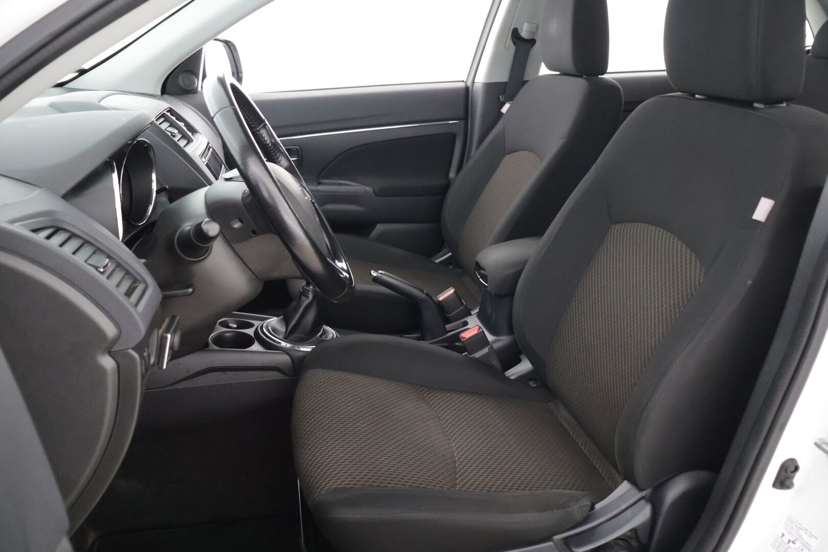 Mitsubishi ASX 2016 1,6 Di-D AS&G Invite 4WD 6MT *Suomi-auto / Tutkat takana / Vetokoukku / Webasto kellolla* - *Kattavasti huollettu / Siisti kuntoinen / 2x renkaat alumiinivantein*